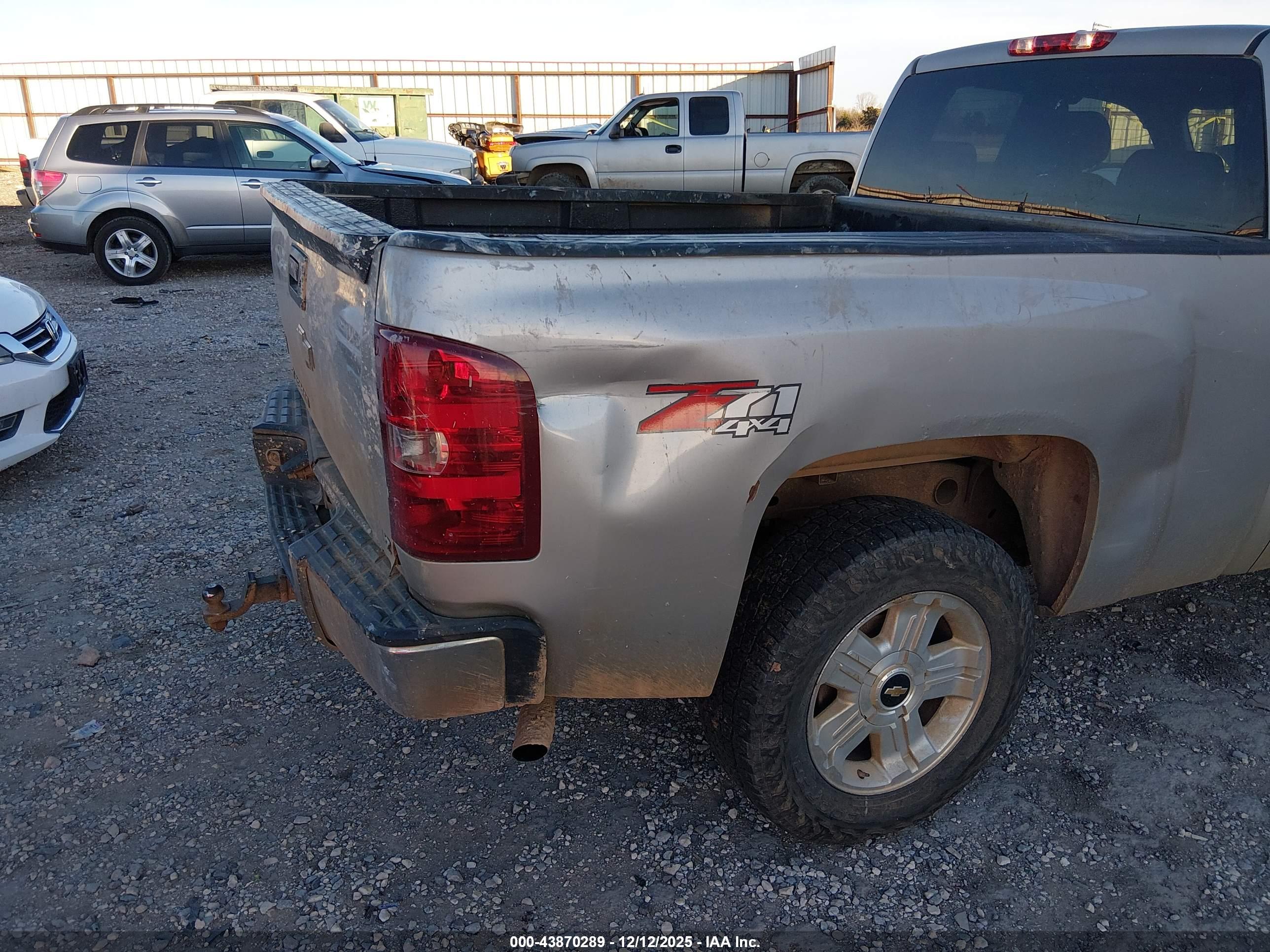 CHEVROLET SILVERADO image 6