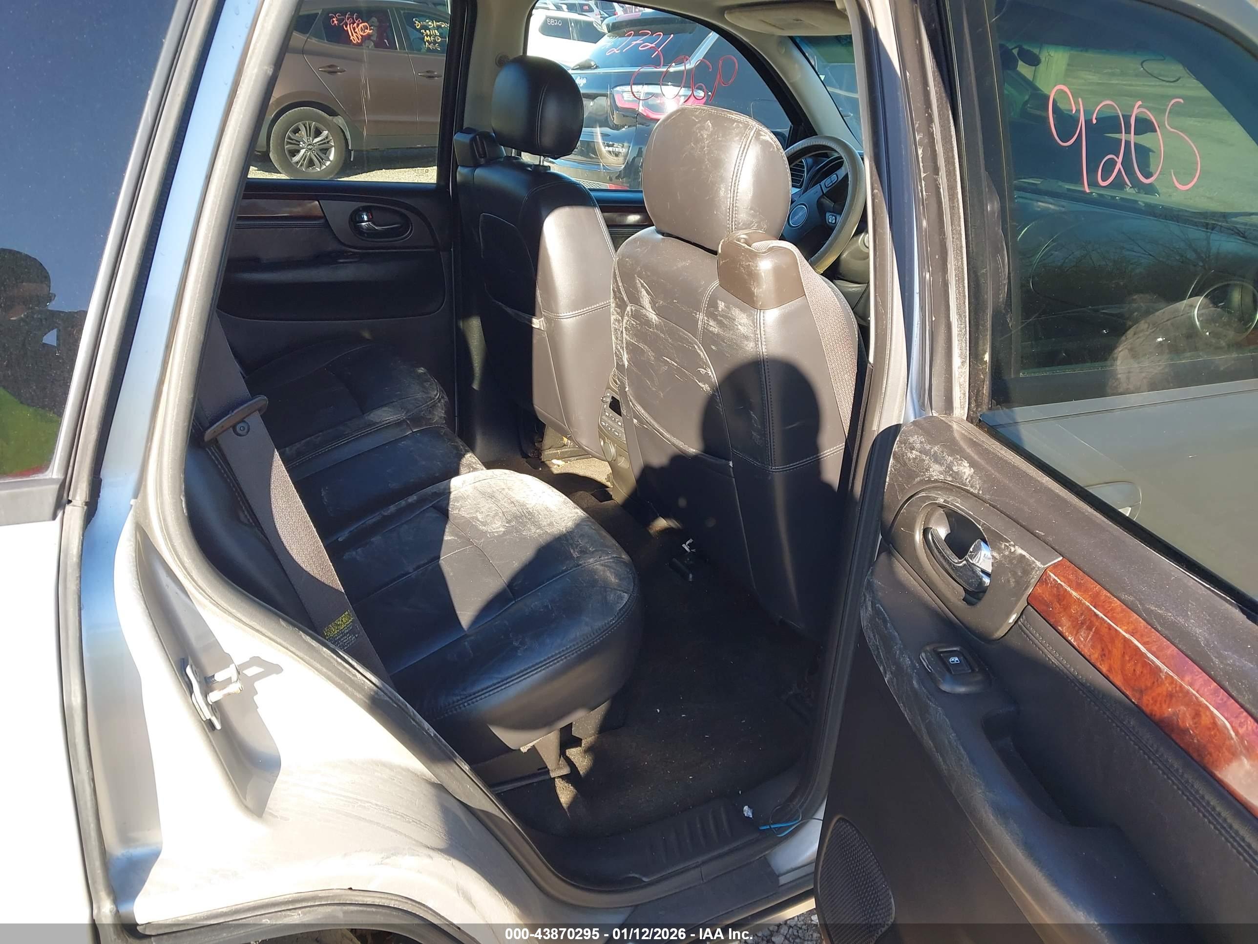 GMC ENVOY image 8