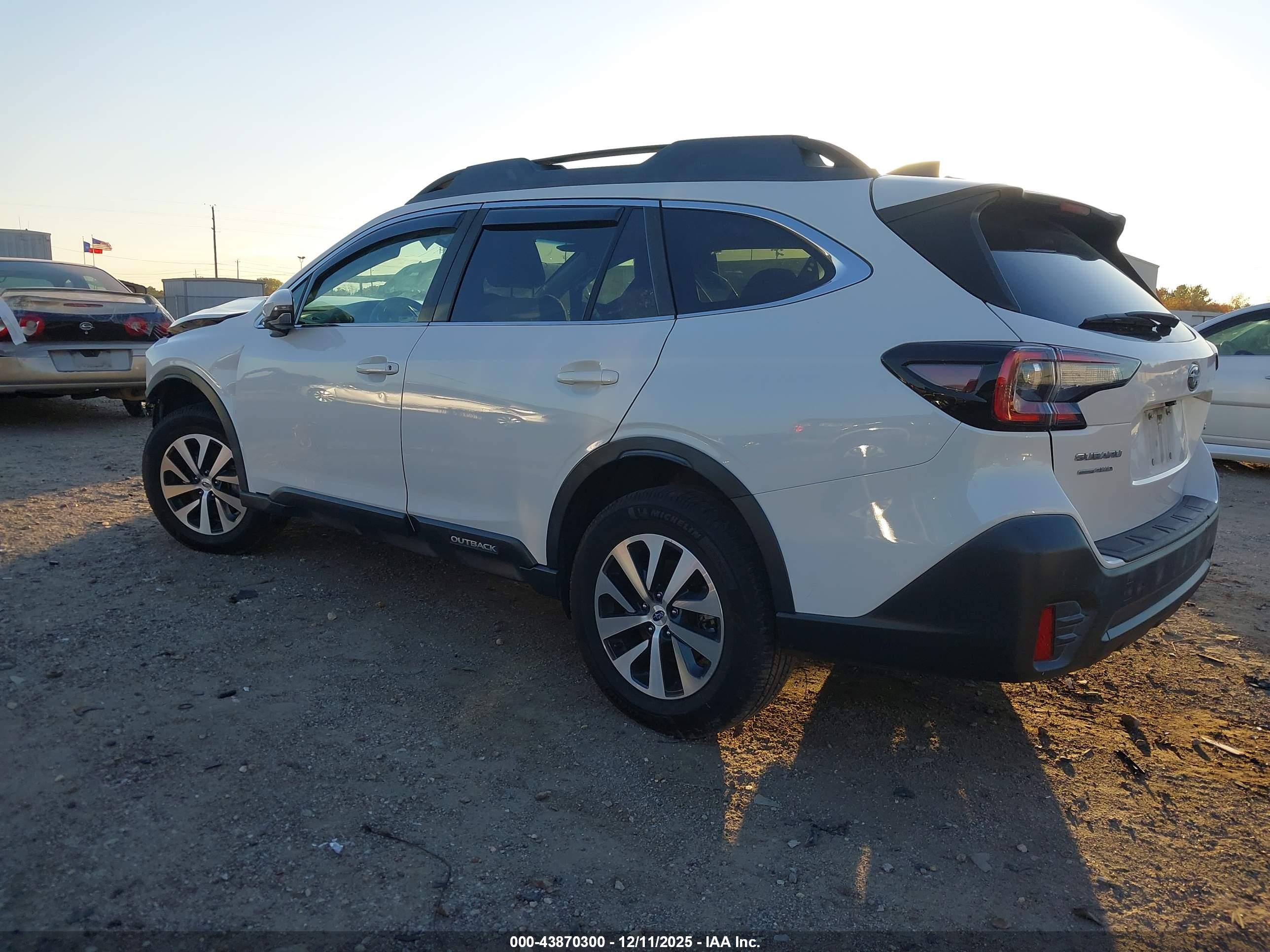 SUBARU OUTBACK image 3