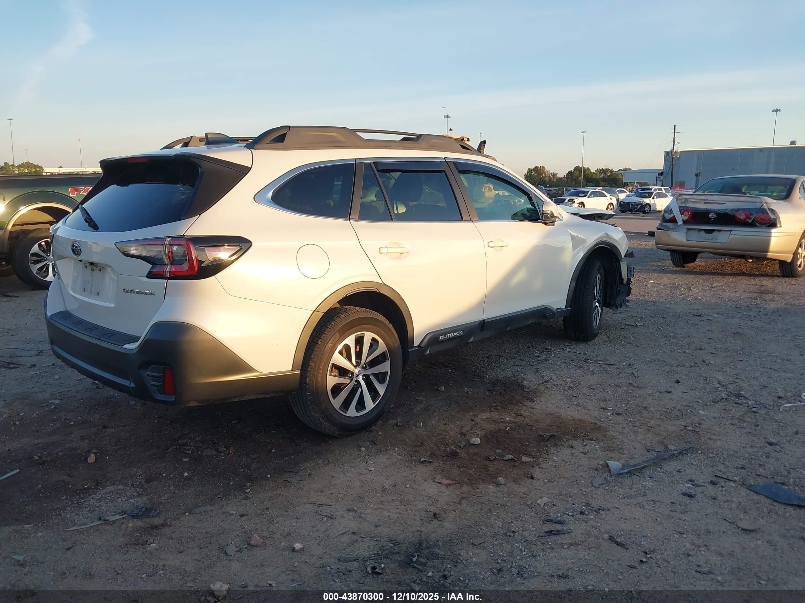 SUBARU OUTBACK image 4