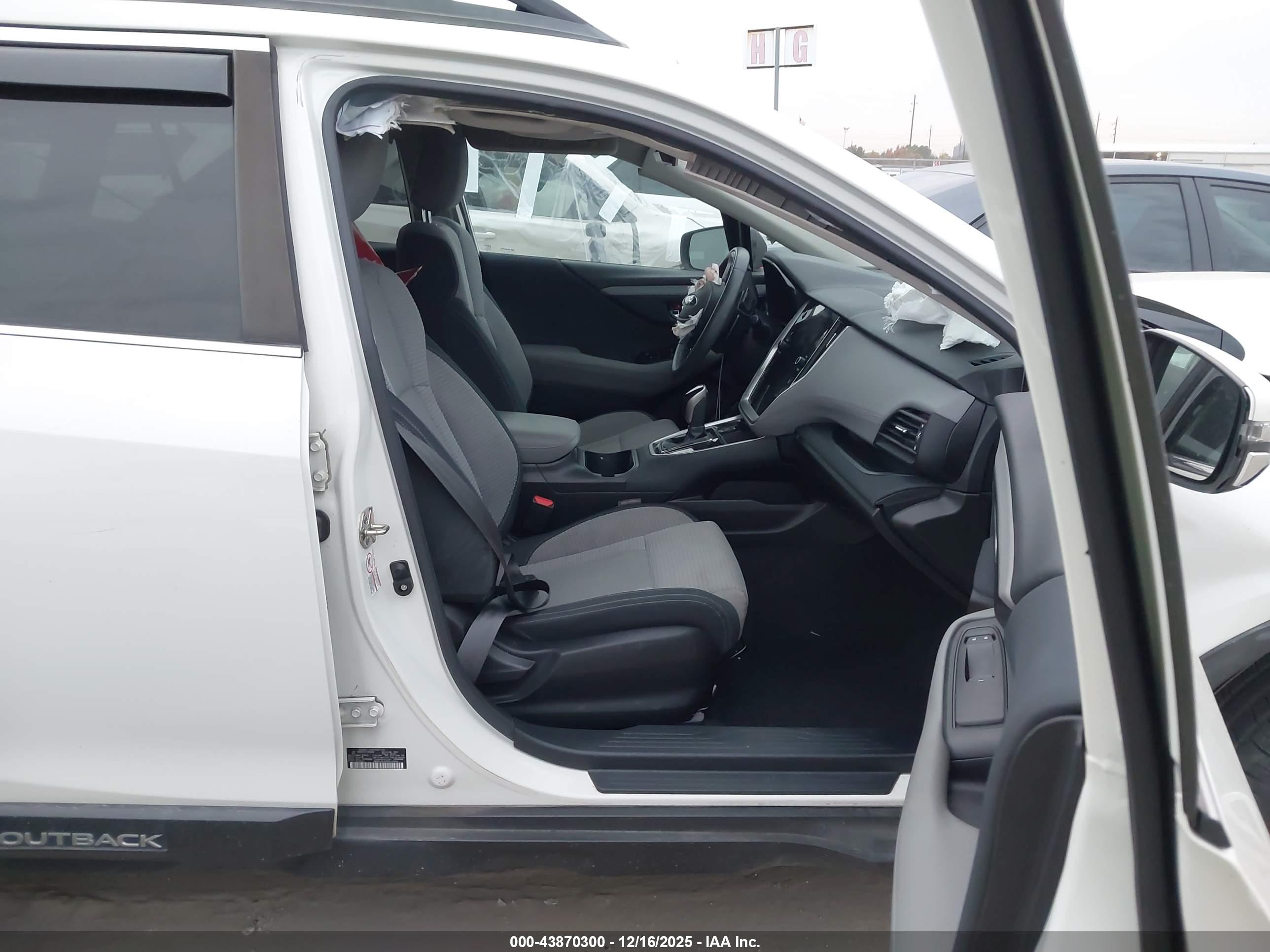 SUBARU OUTBACK image 5