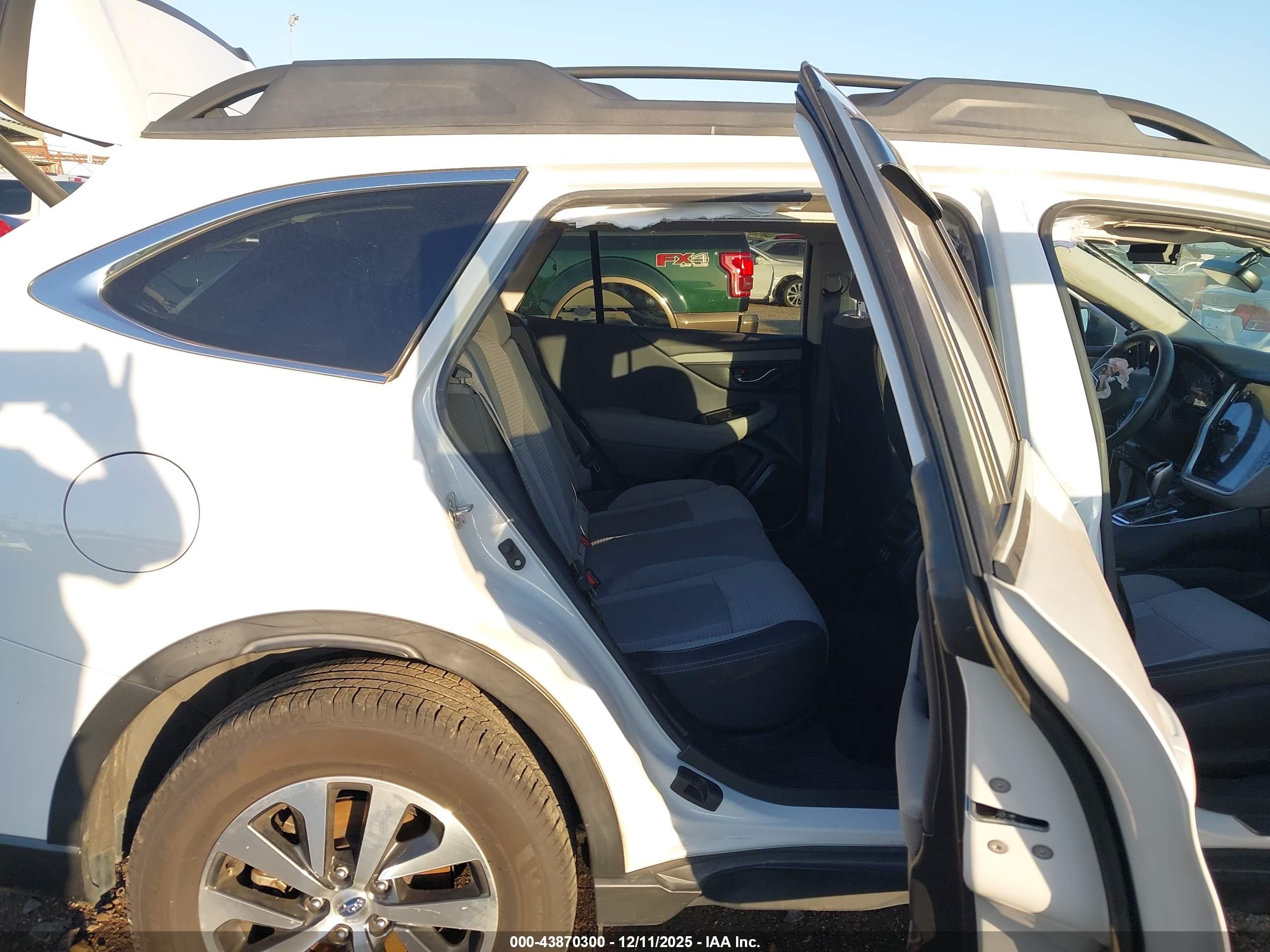 SUBARU OUTBACK image 8