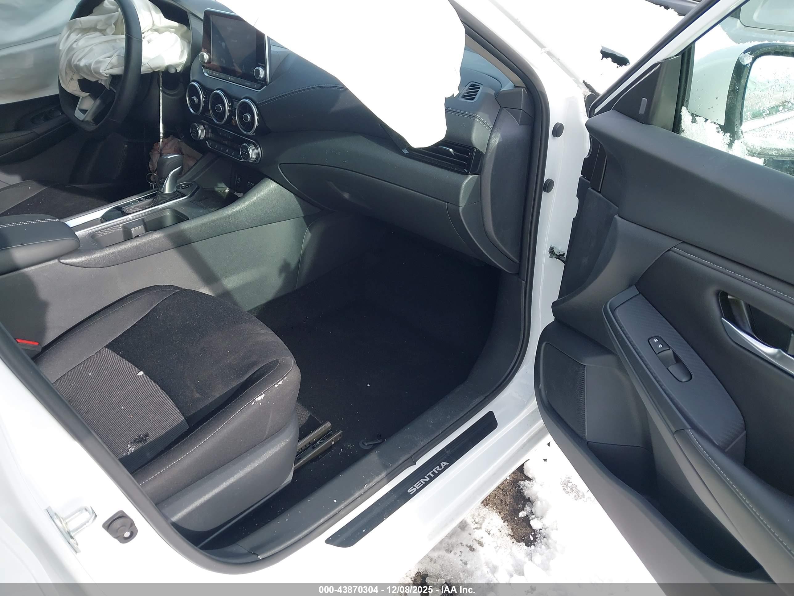 NISSAN SENTRA image 5