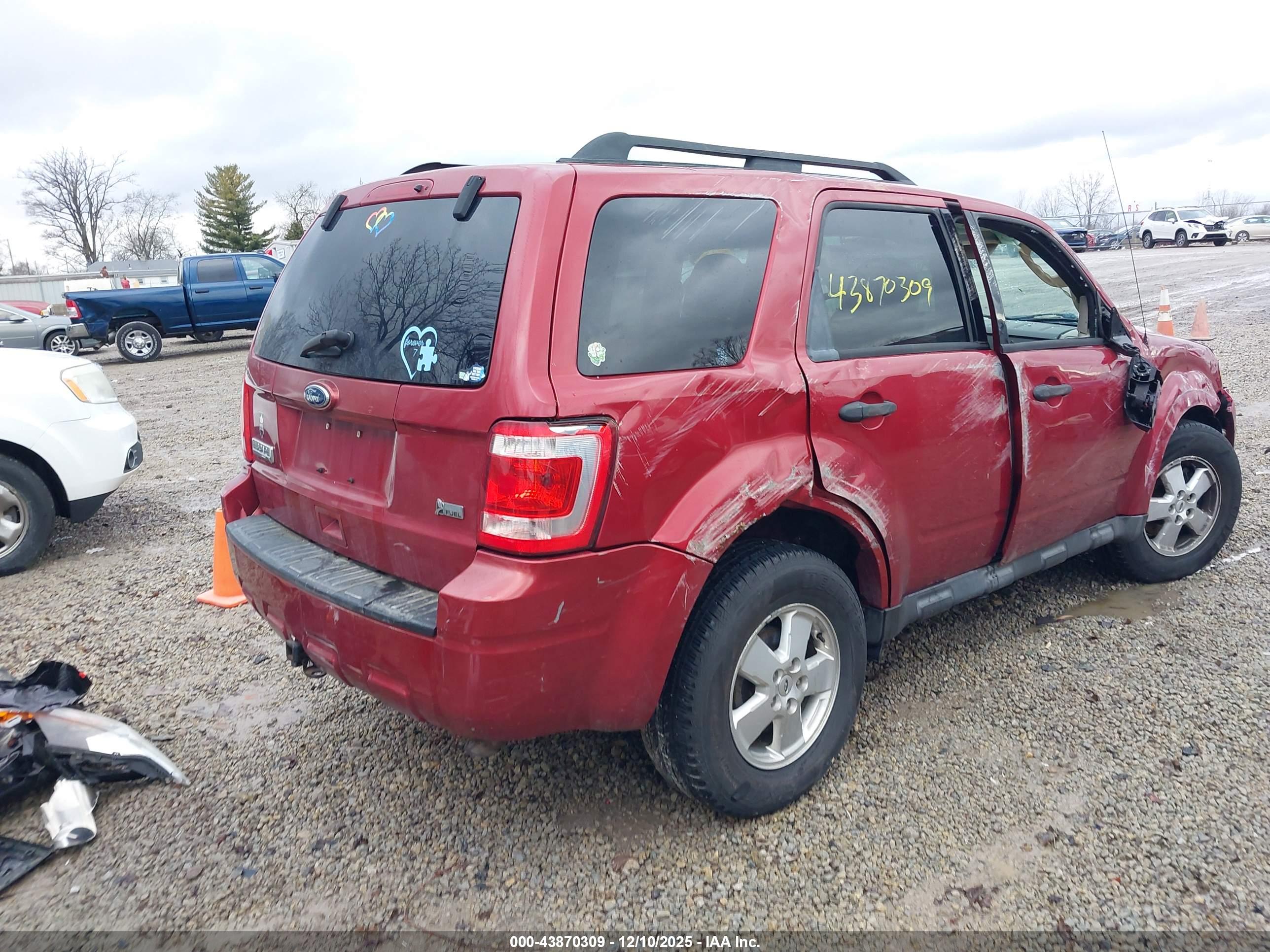 FORD ESCAPE image 4