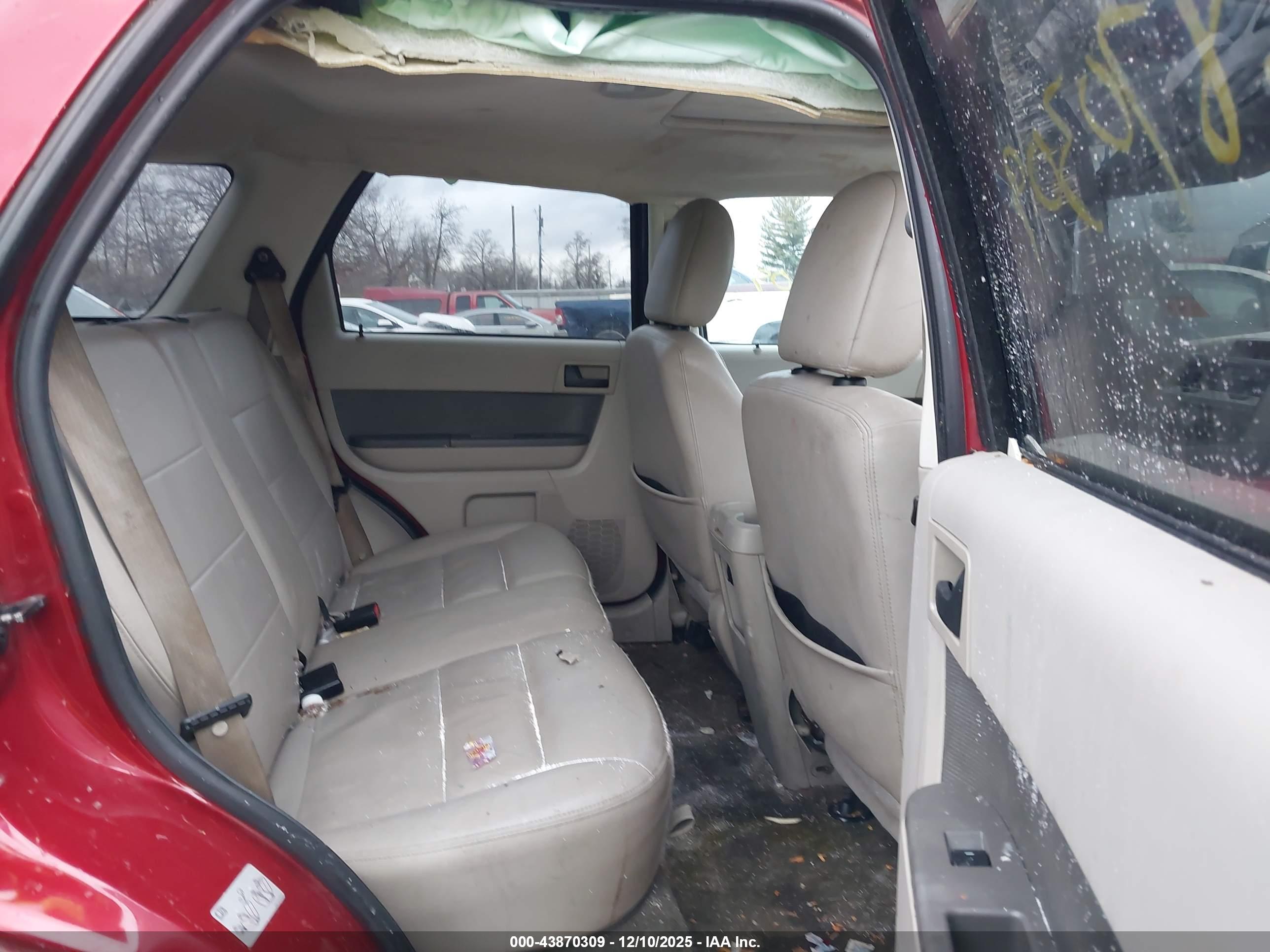 FORD ESCAPE image 8
