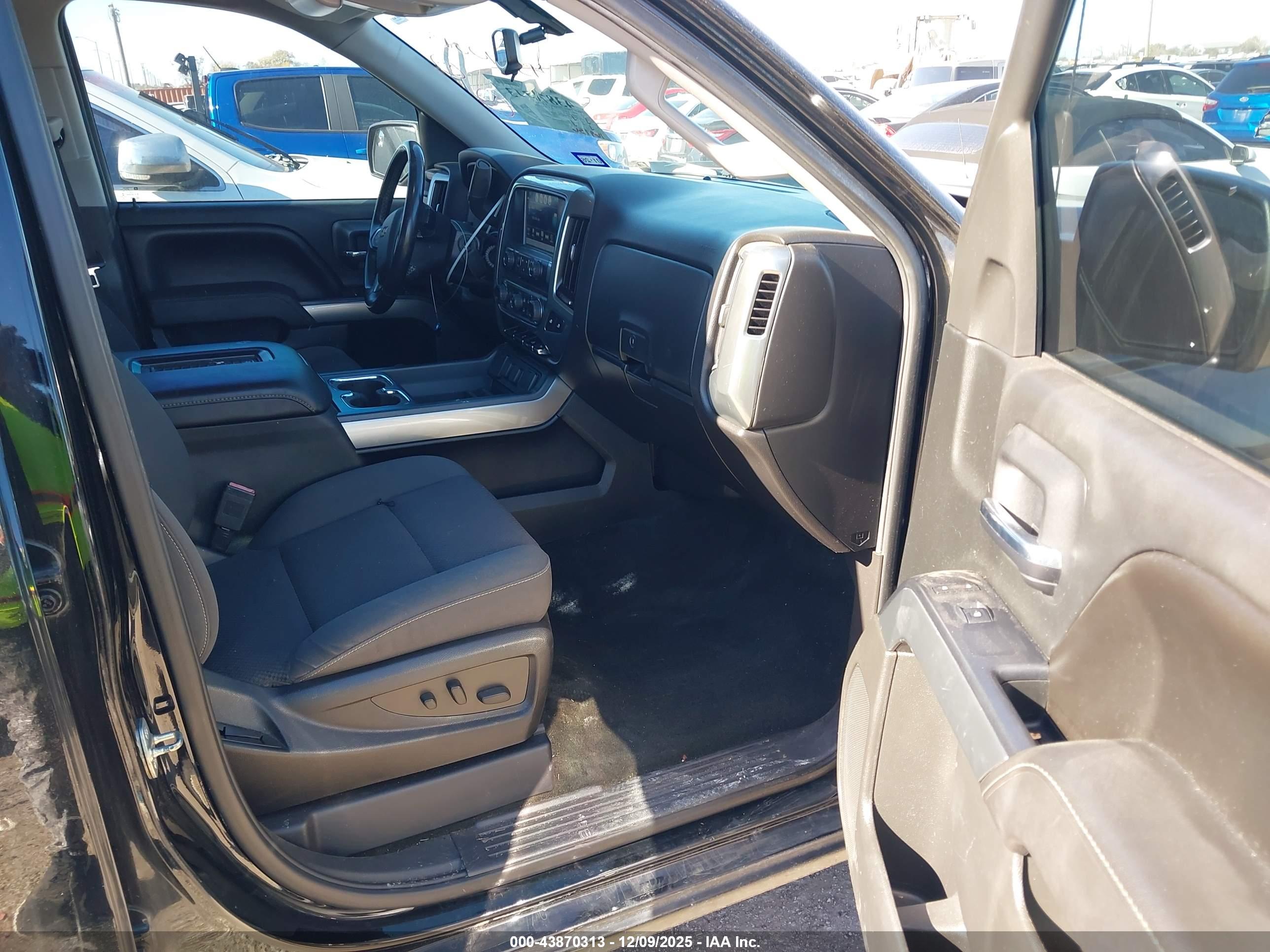 CHEVROLET SILVERADO image 5