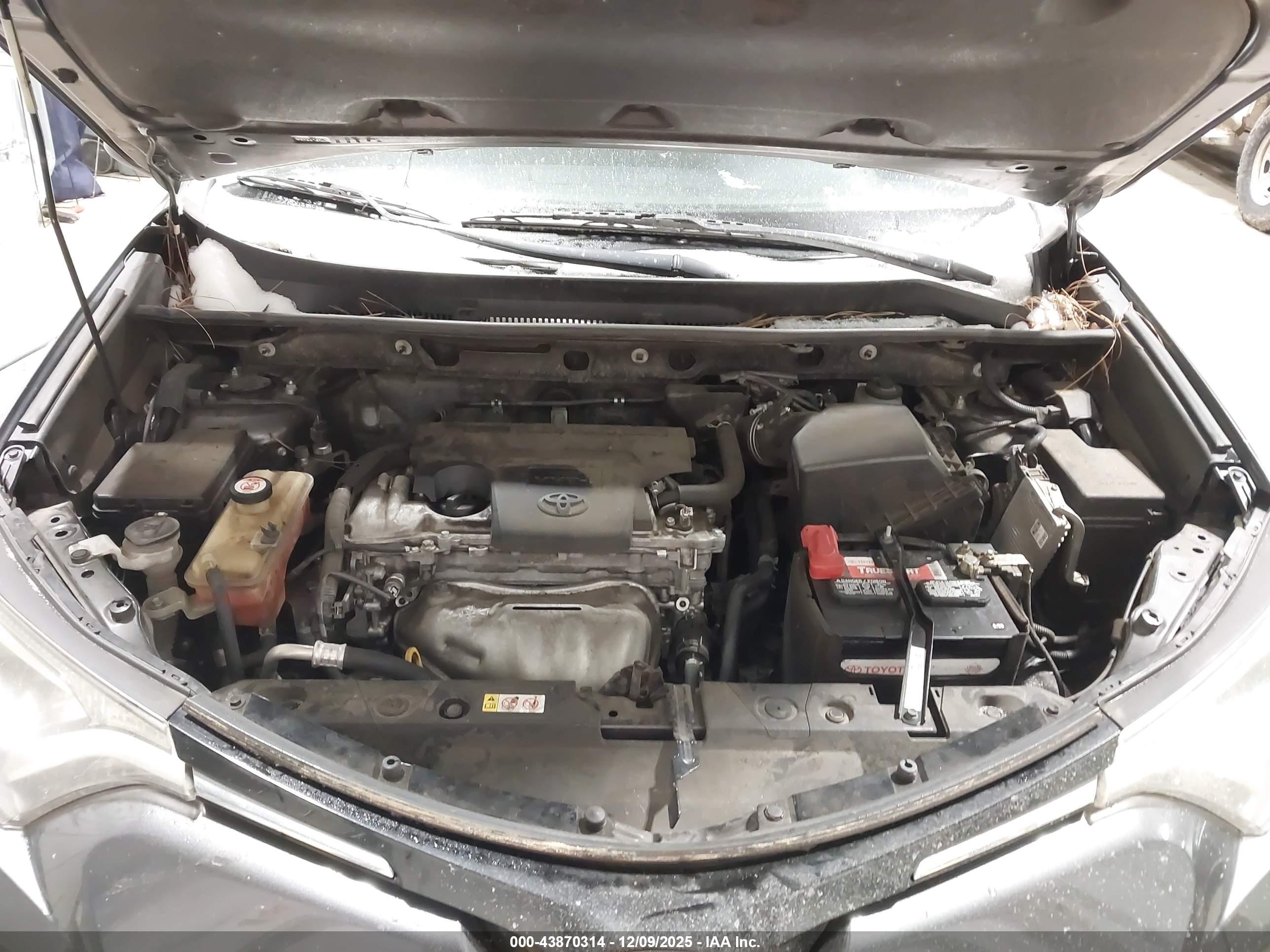 TOYOTA RAV4 image 10