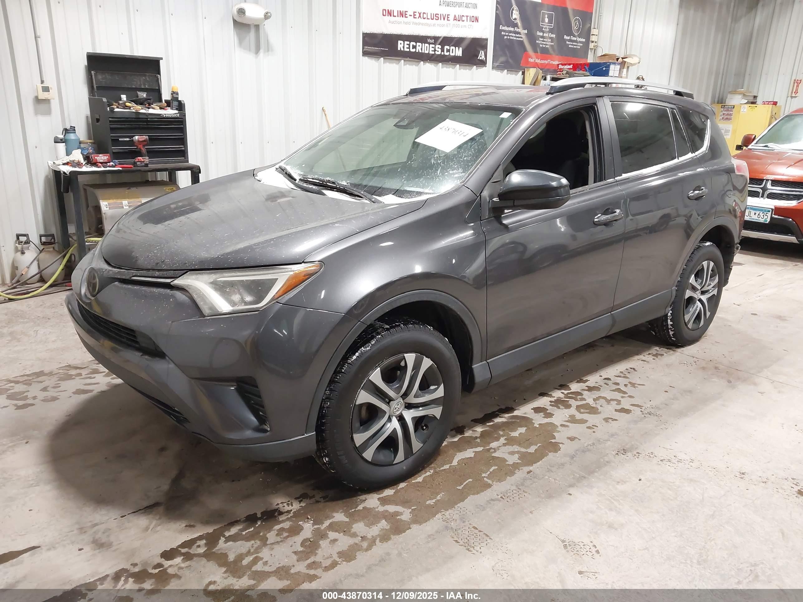 TOYOTA RAV4 image 2