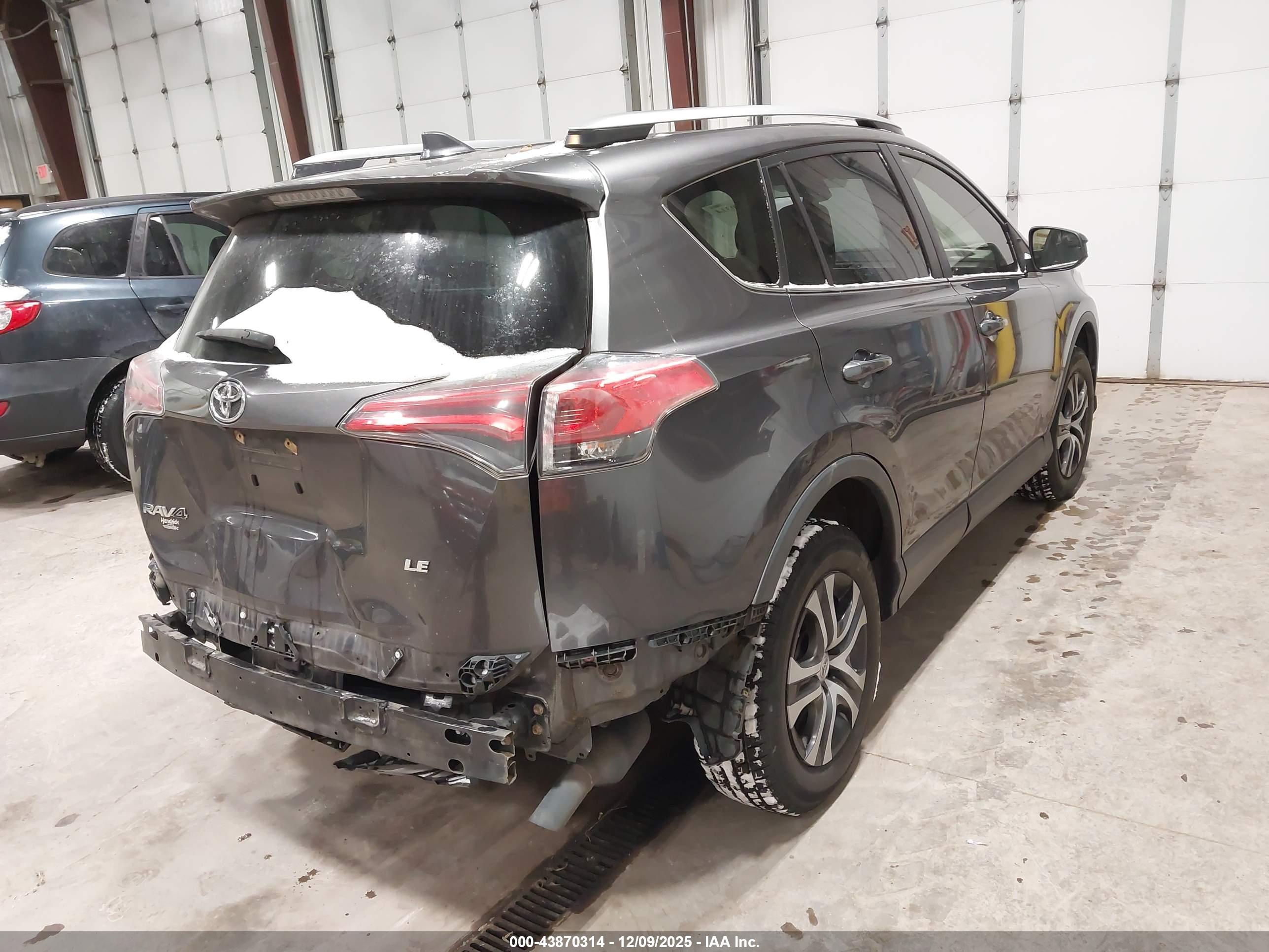 TOYOTA RAV4 image 4
