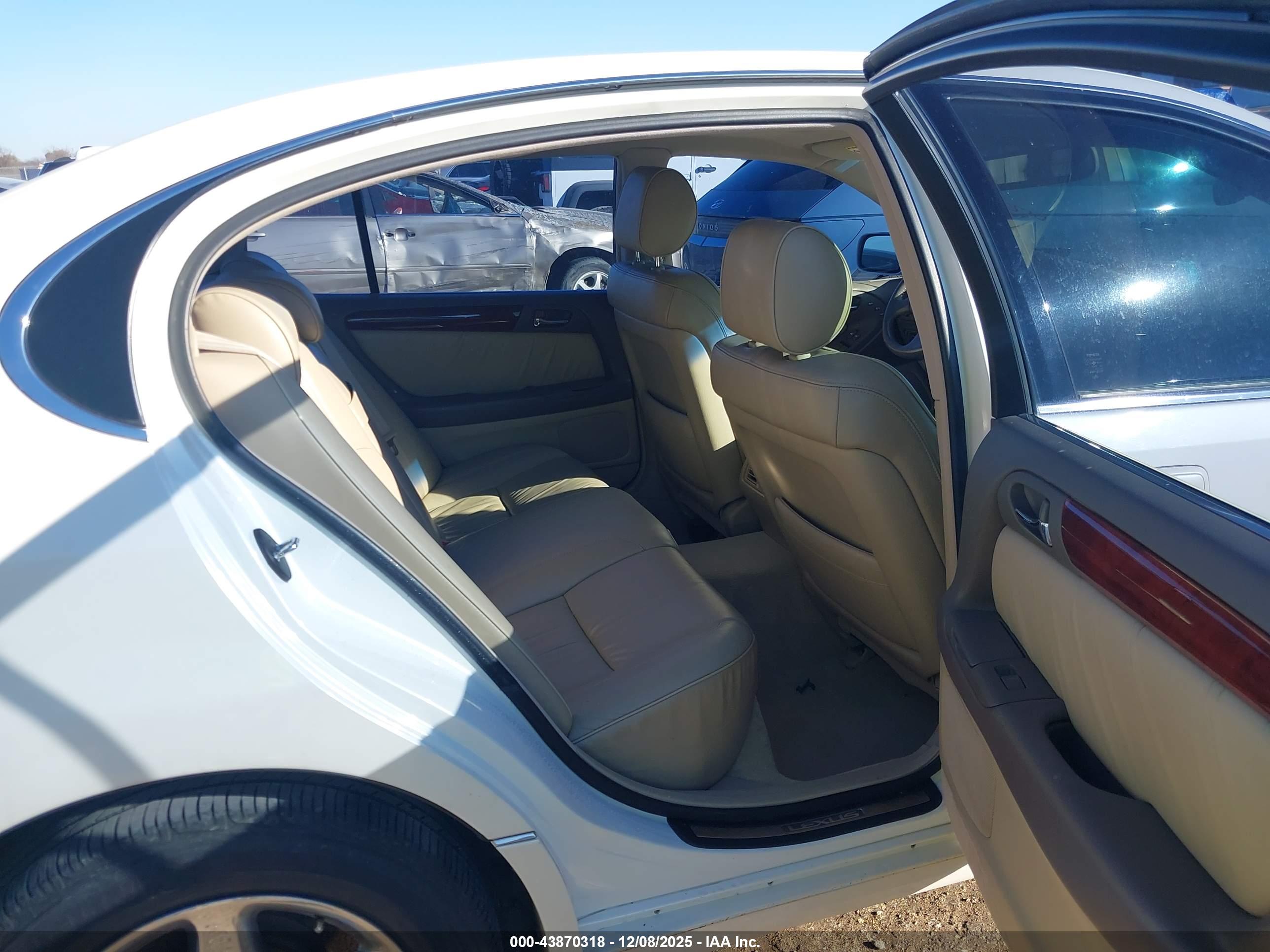 LEXUS GS image 8