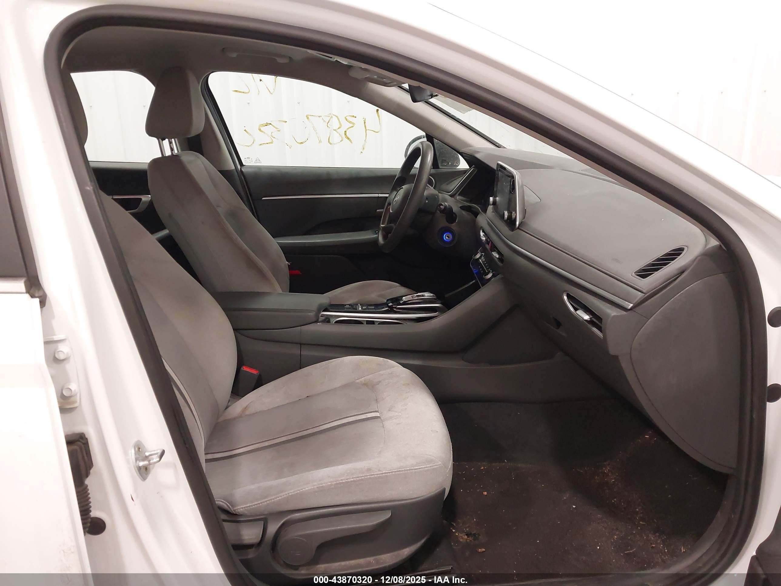 HYUNDAI SONATA image 5