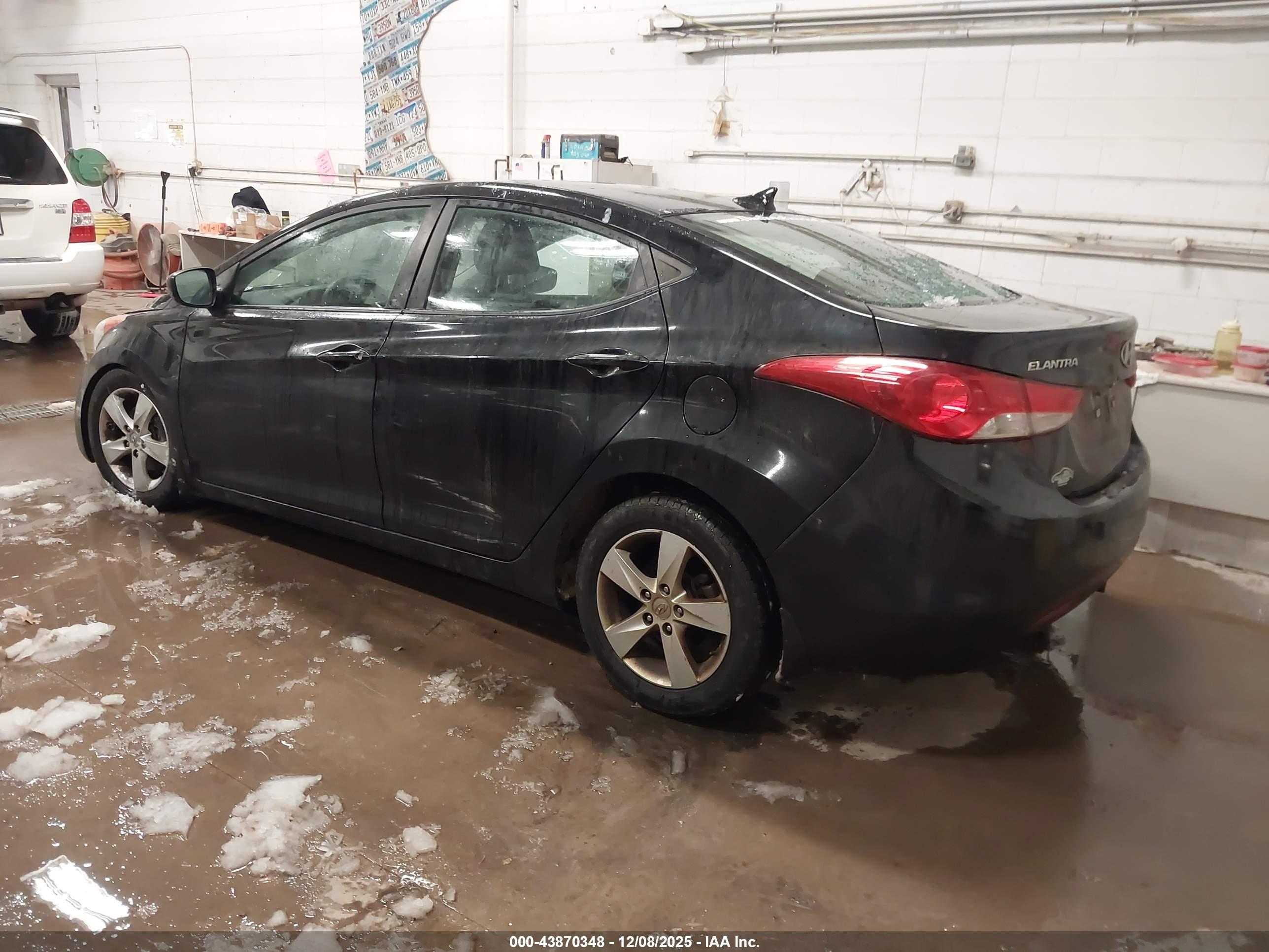 HYUNDAI ELANTRA image 3