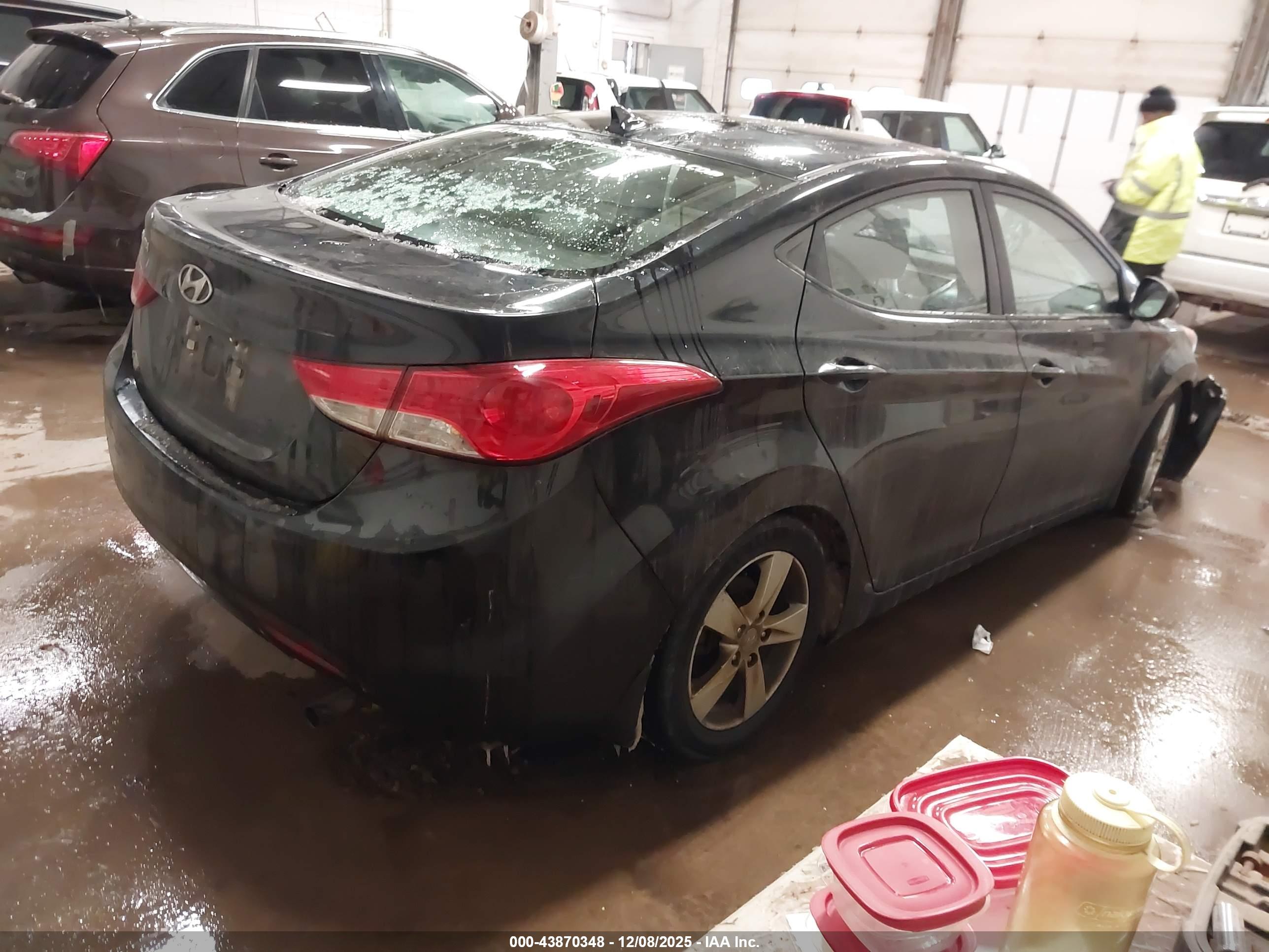 HYUNDAI ELANTRA image 4