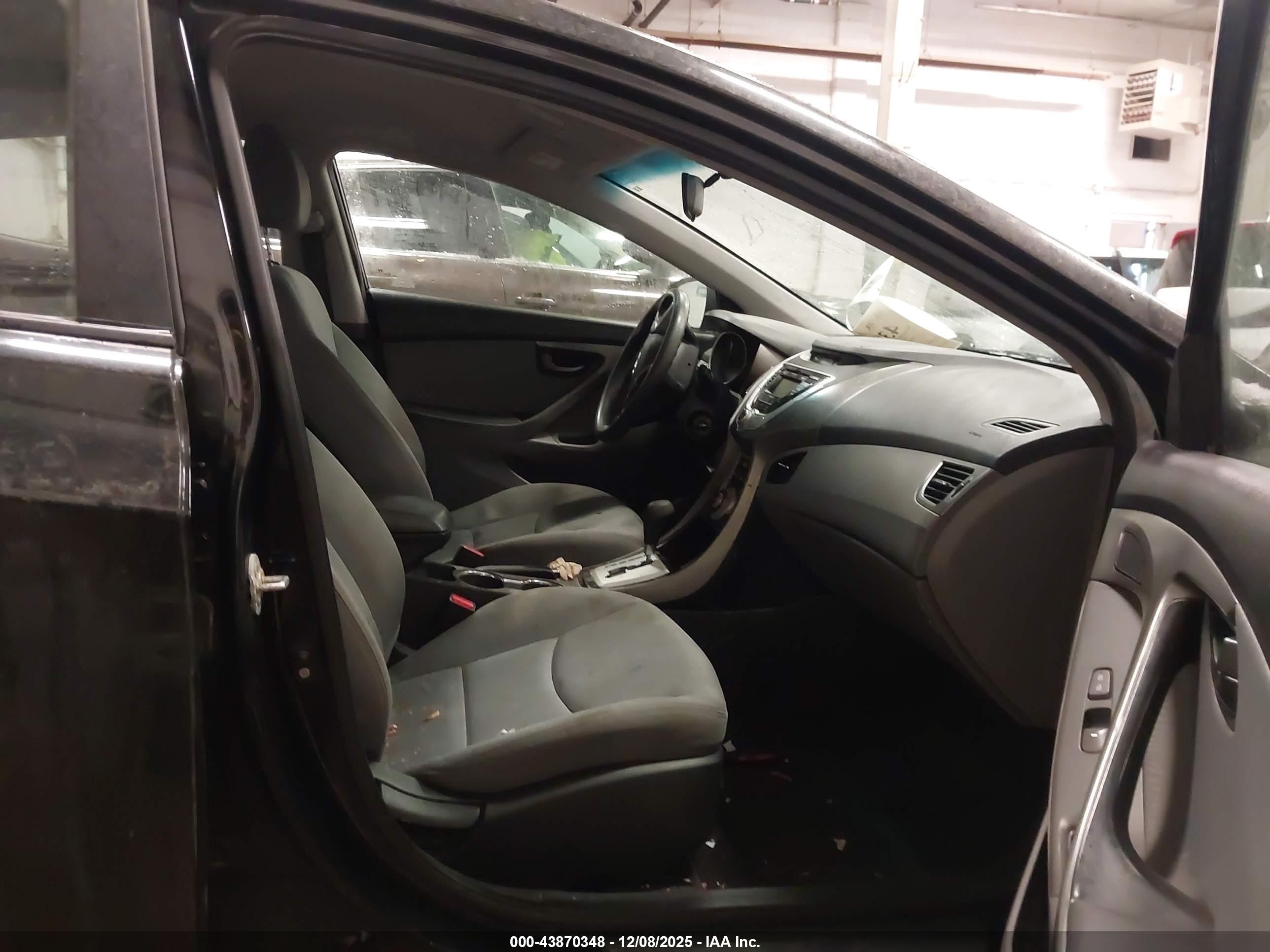 HYUNDAI ELANTRA image 5