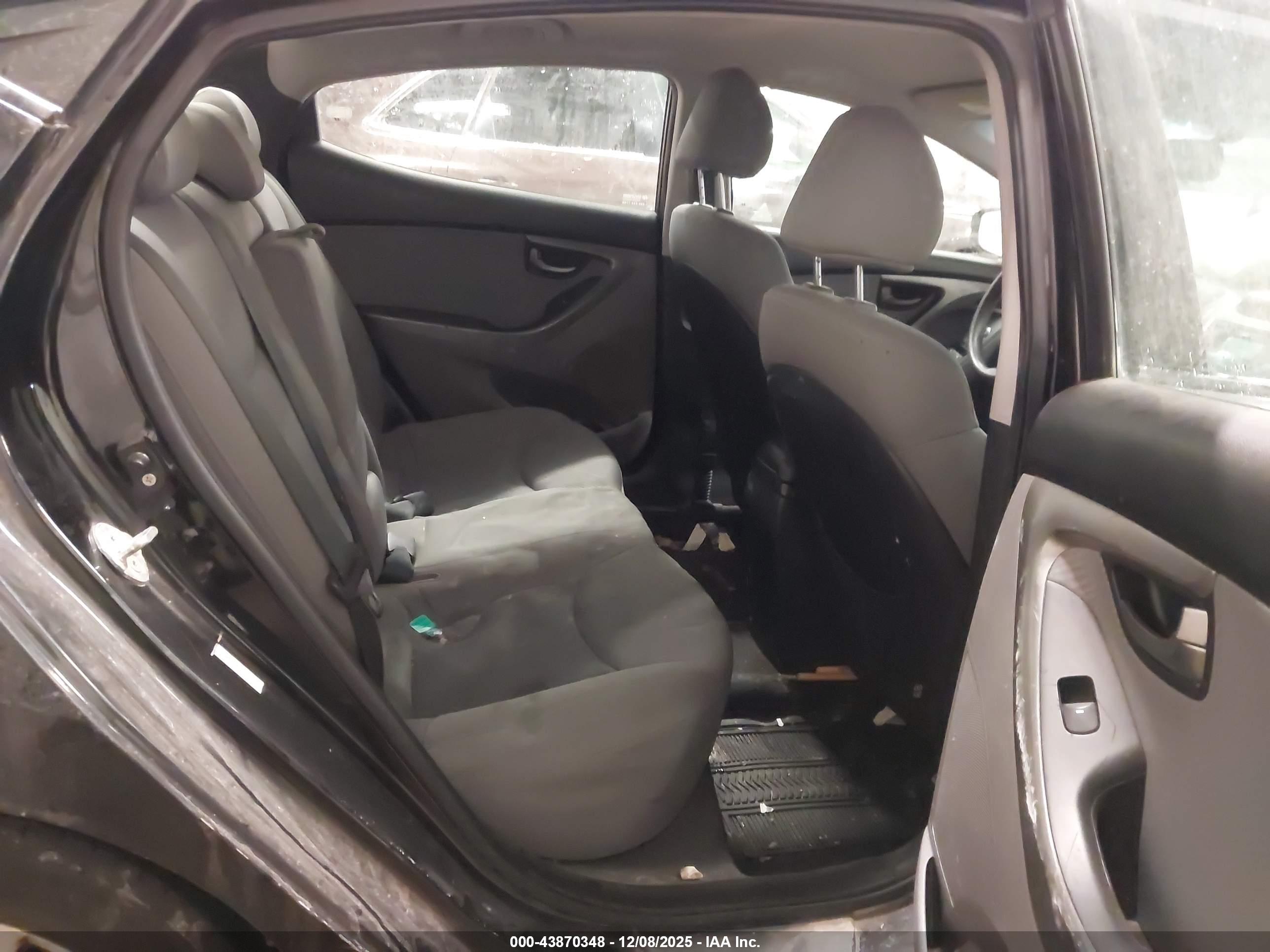 HYUNDAI ELANTRA image 8