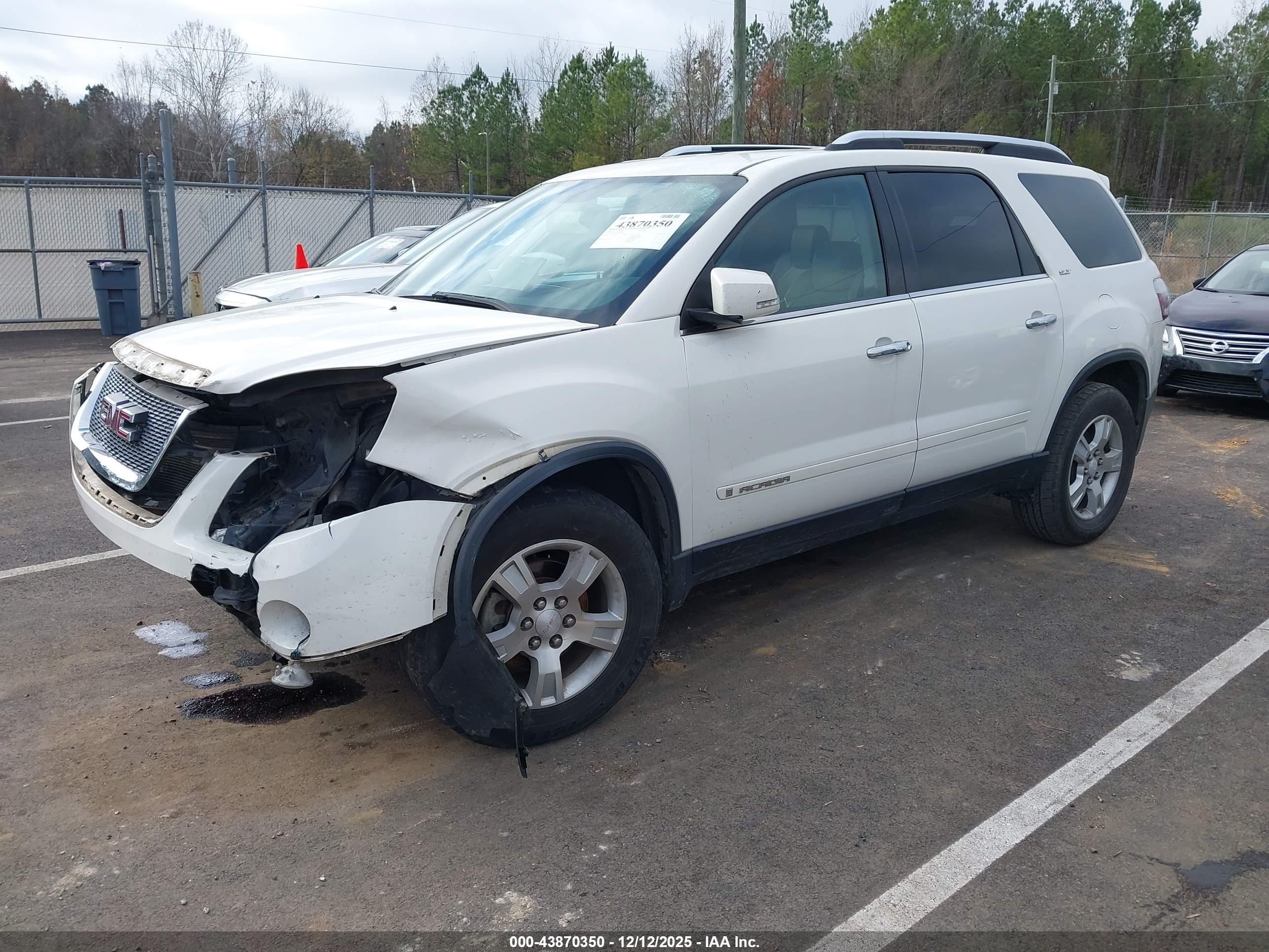 GMC ACADIA image 2