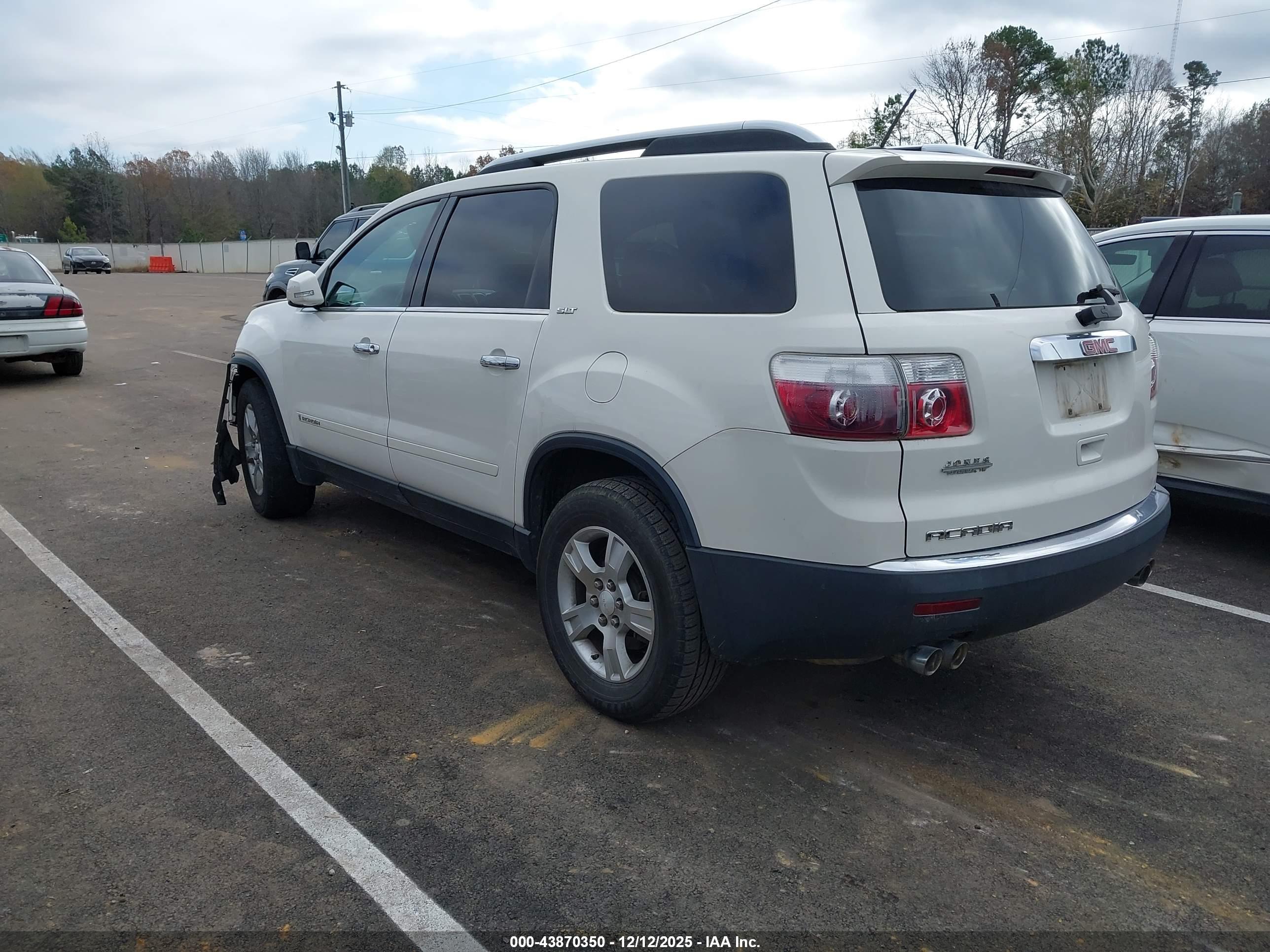 GMC ACADIA image 3