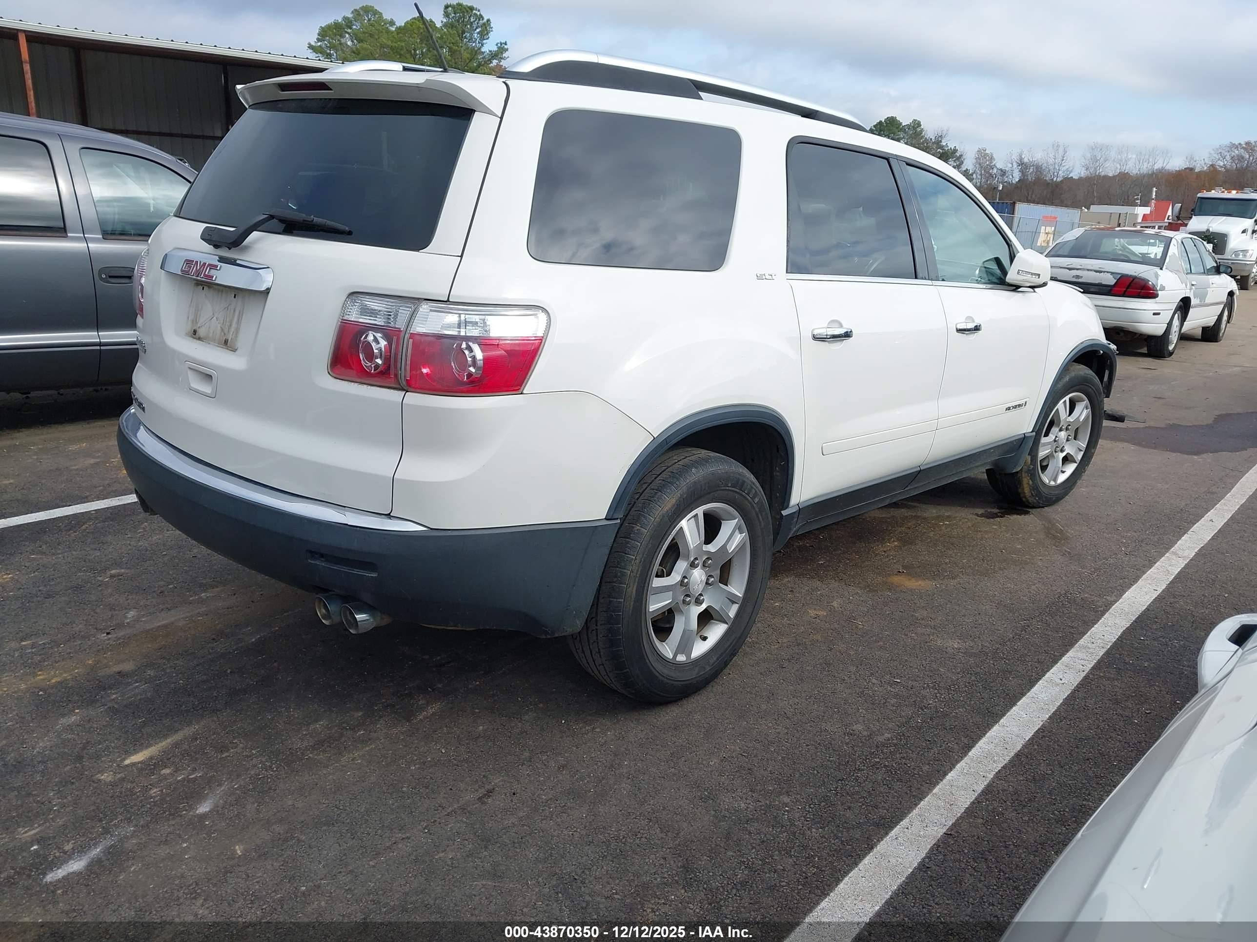 GMC ACADIA image 4