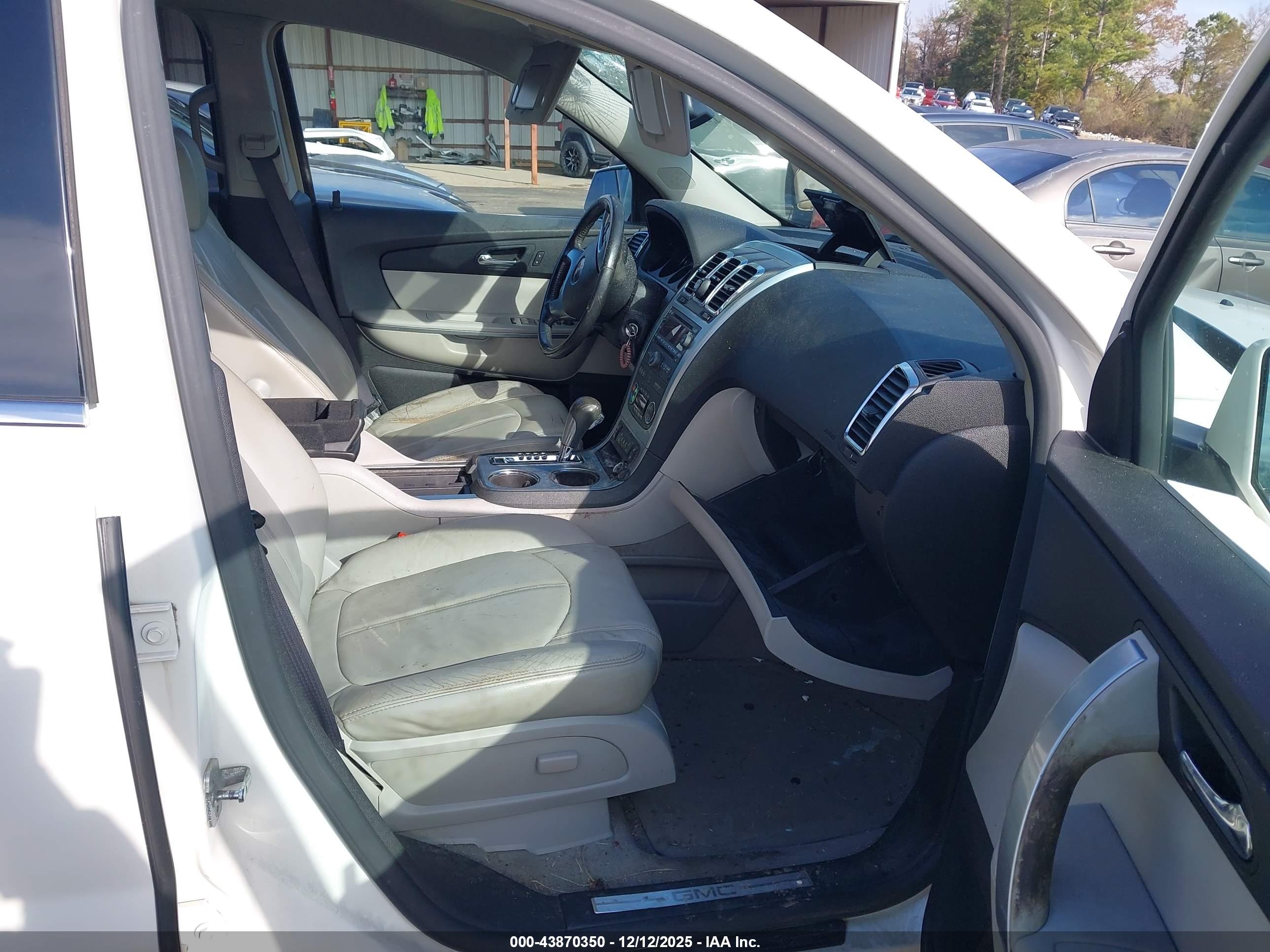 GMC ACADIA image 5
