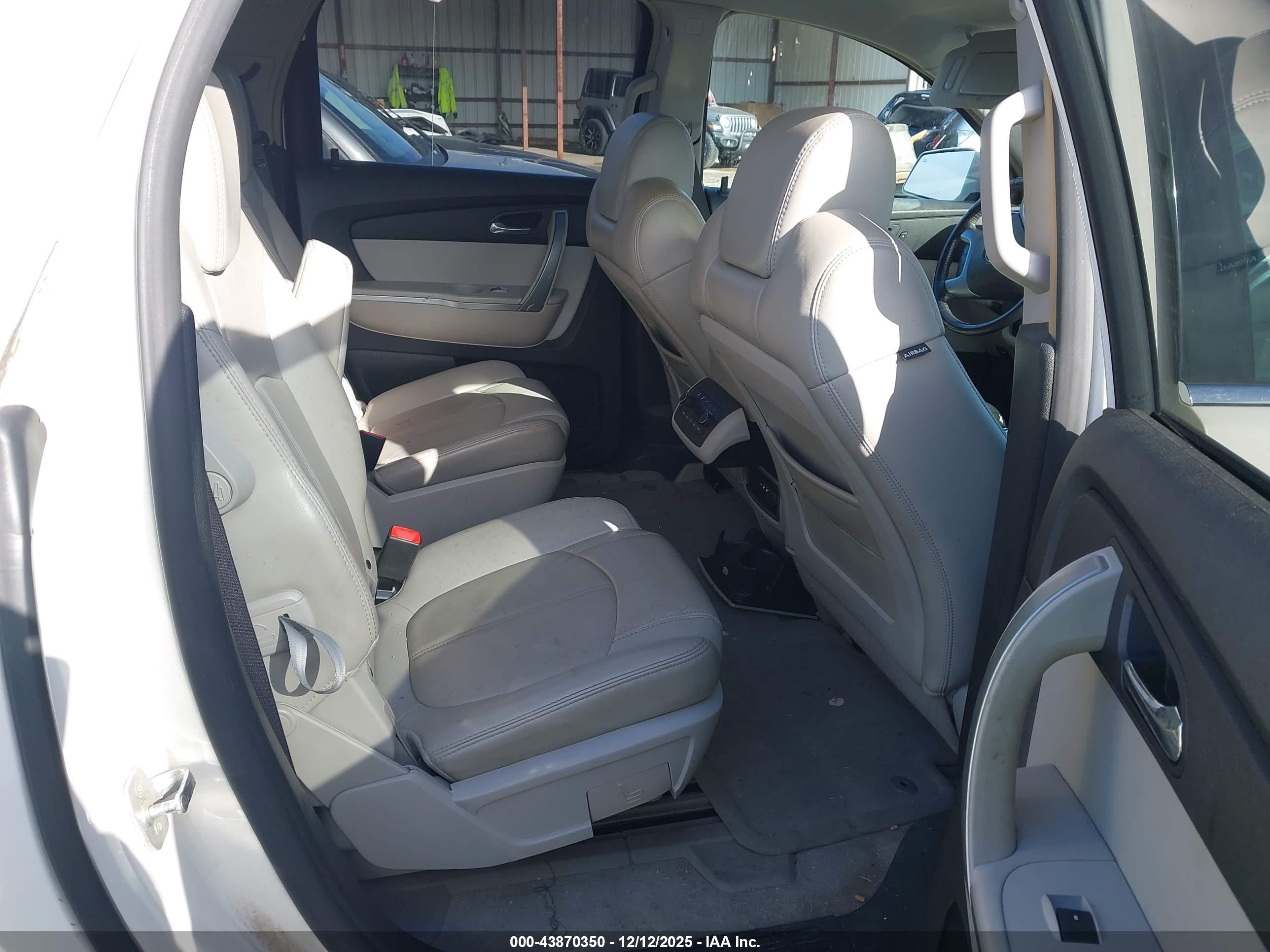 GMC ACADIA image 8