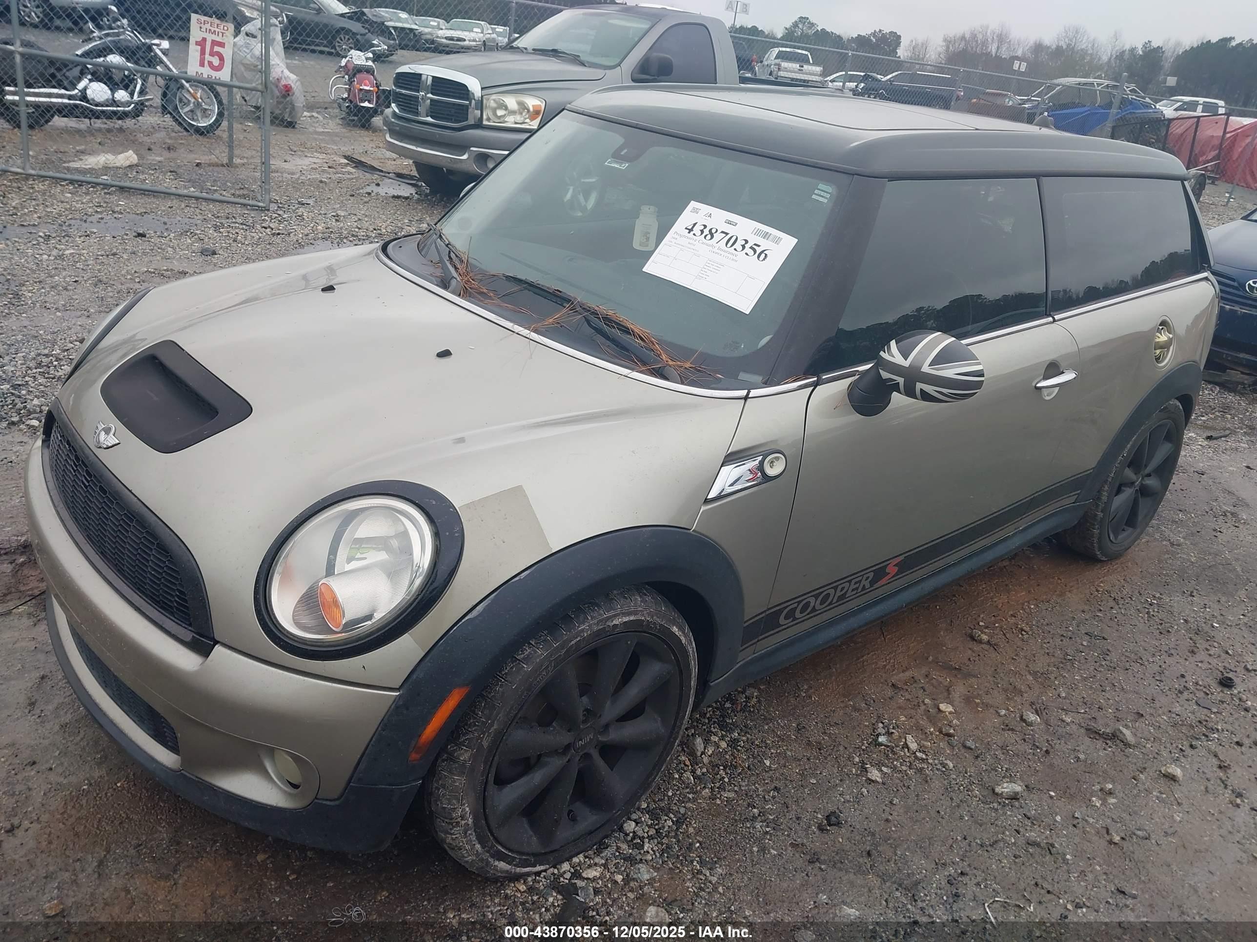 MINI COOPER image 2
