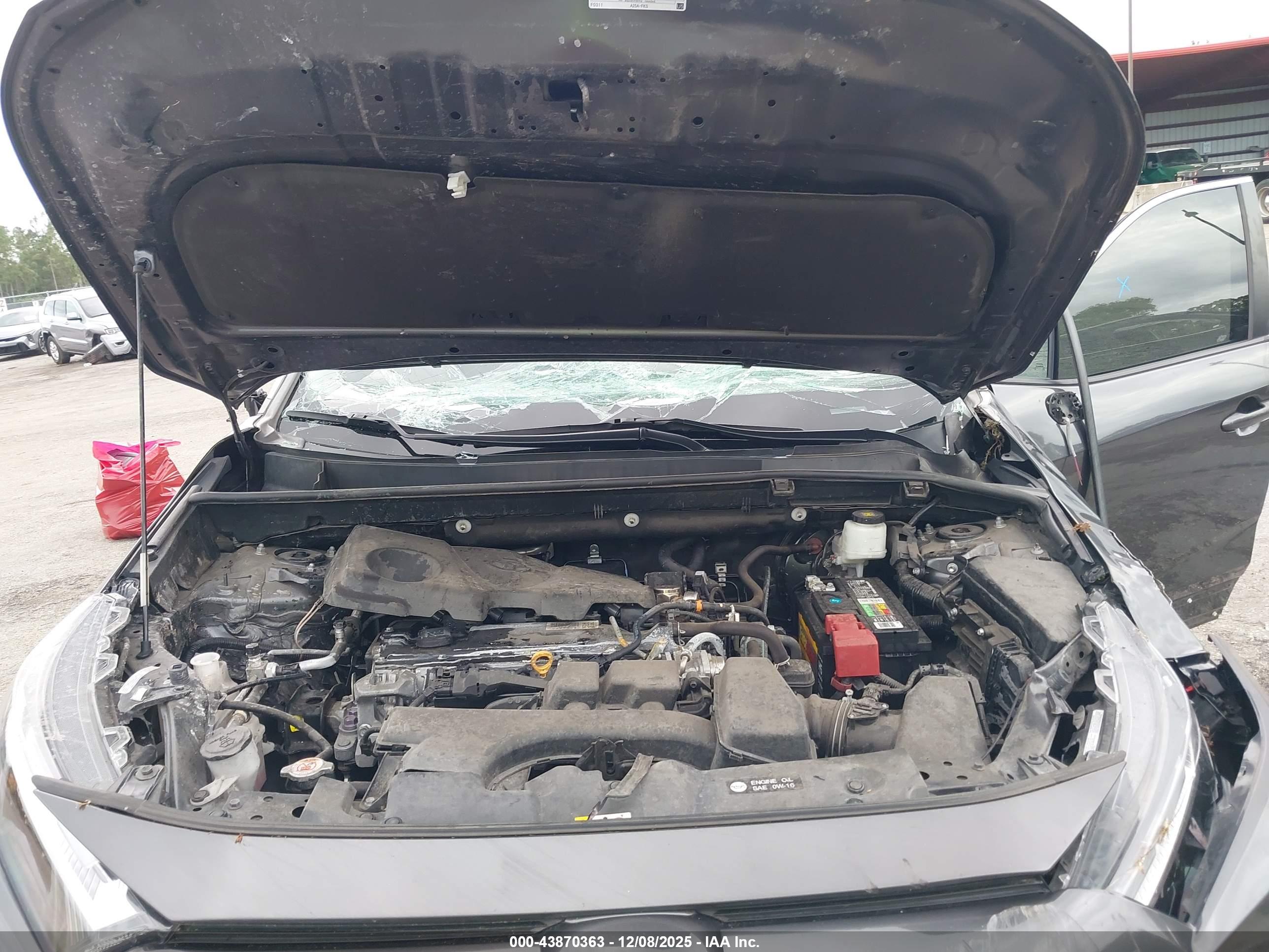TOYOTA RAV4 image 10