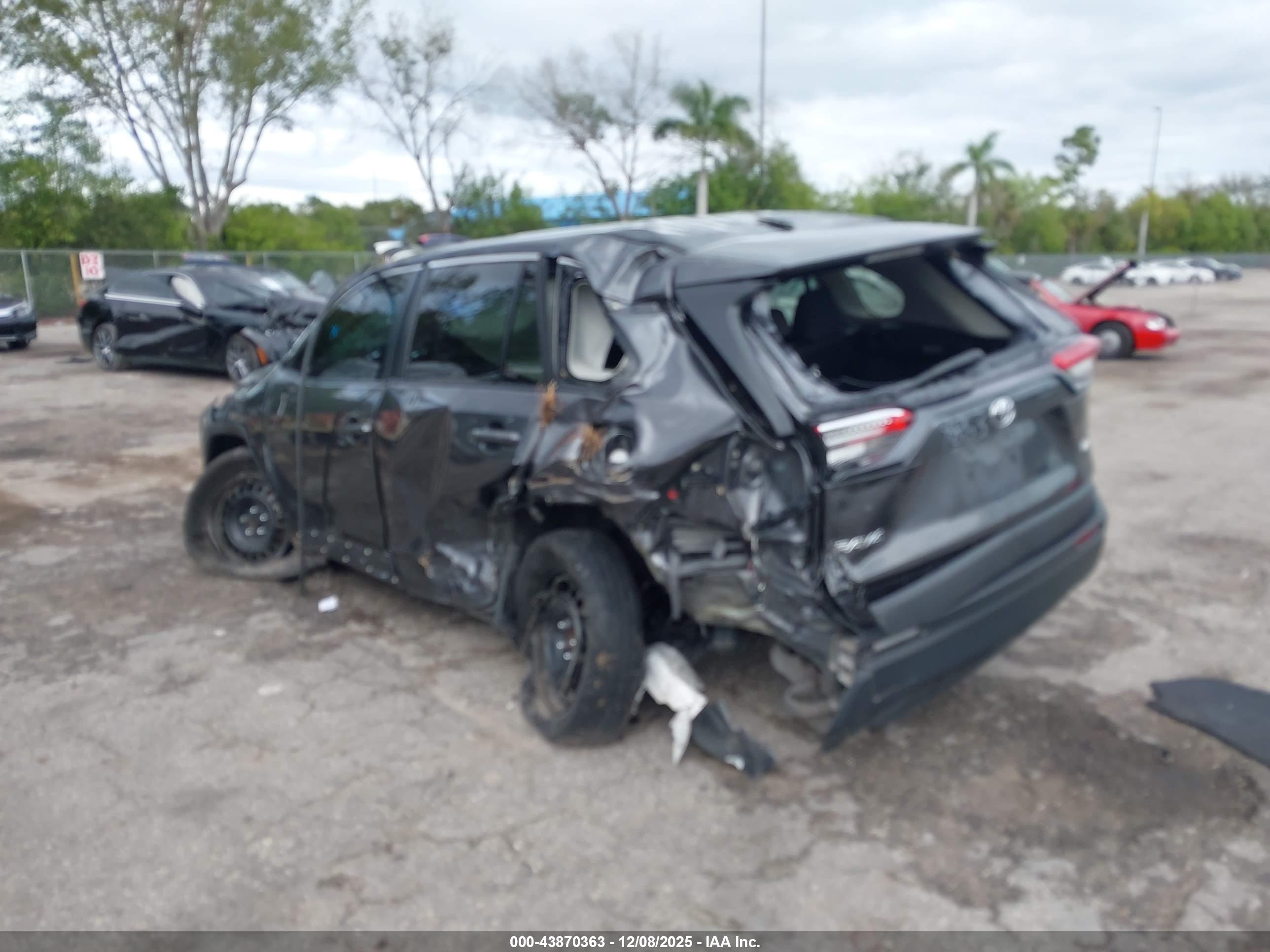 TOYOTA RAV4 image 6