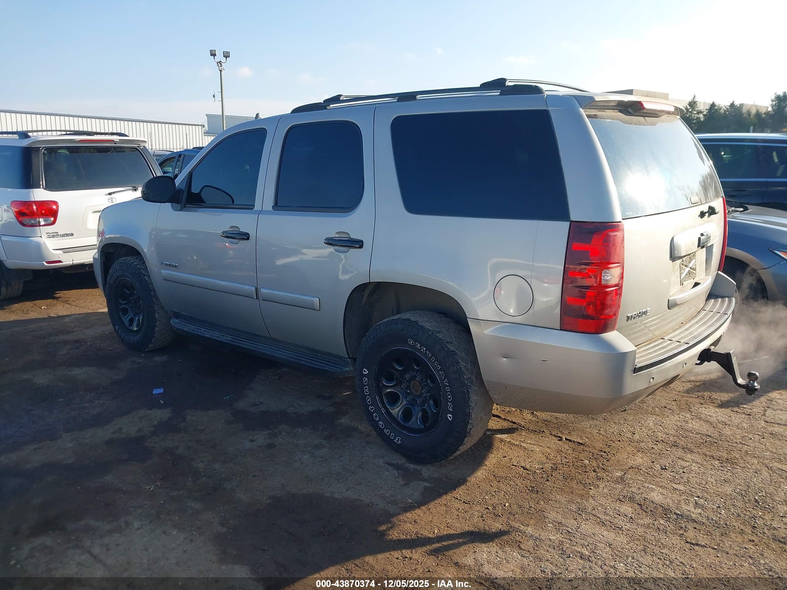 CHEVROLET TAHOE image 3
