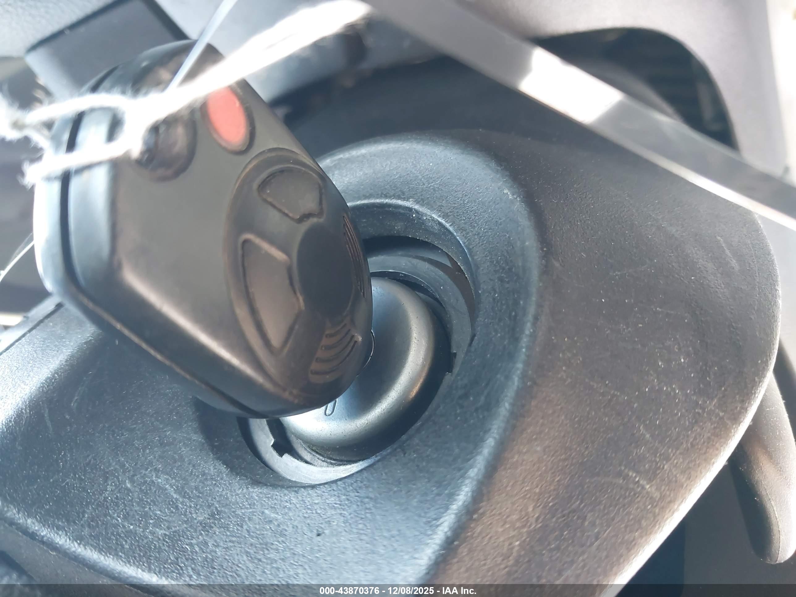 FORD ESCAPE image 11