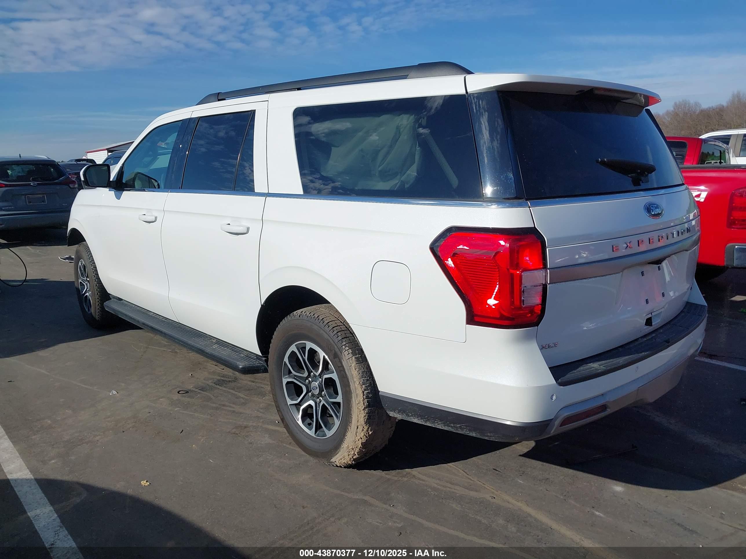 FORD EXPEDITION image 3