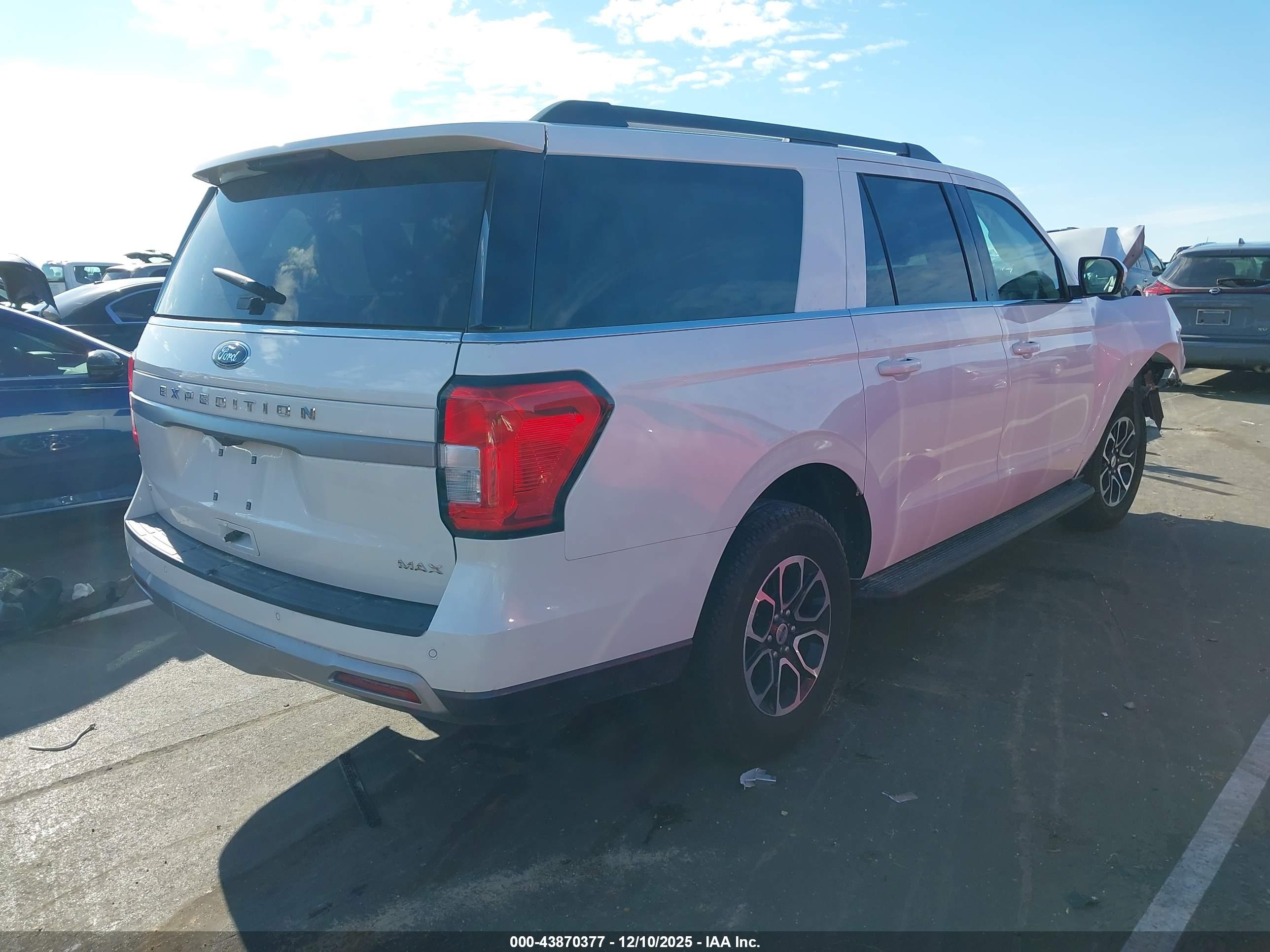 FORD EXPEDITION image 4