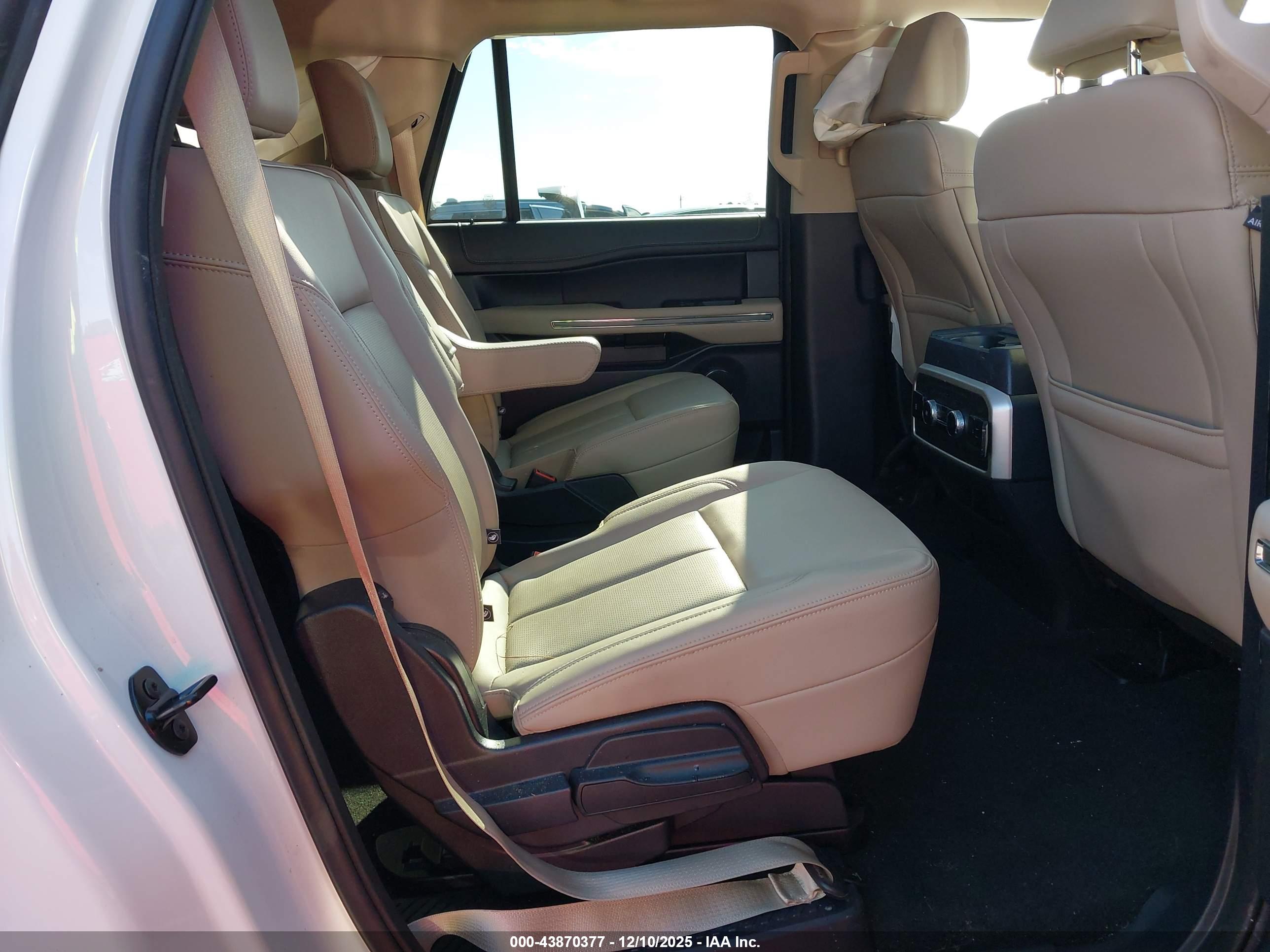 FORD EXPEDITION image 8