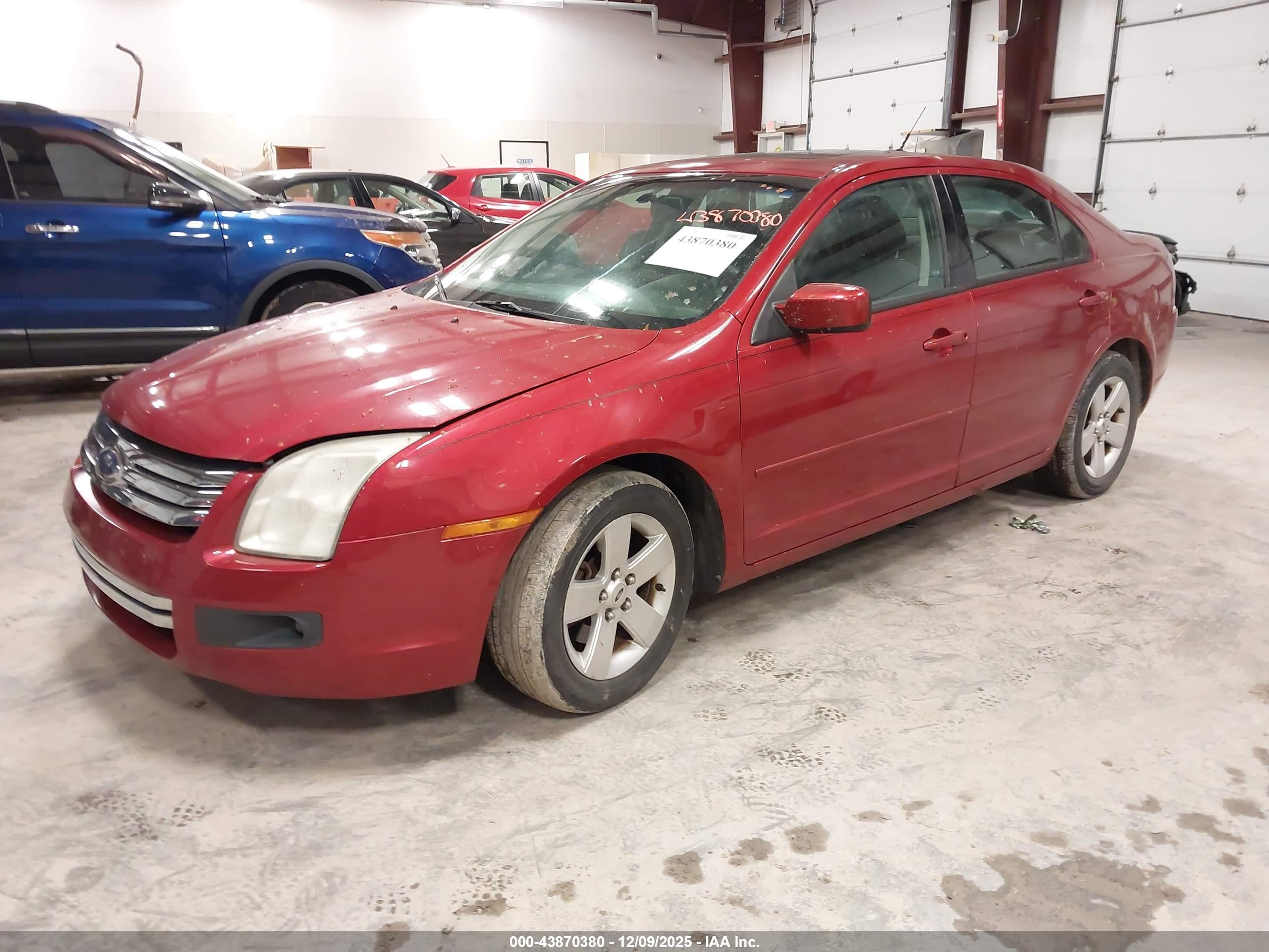 FORD FUSION image 2