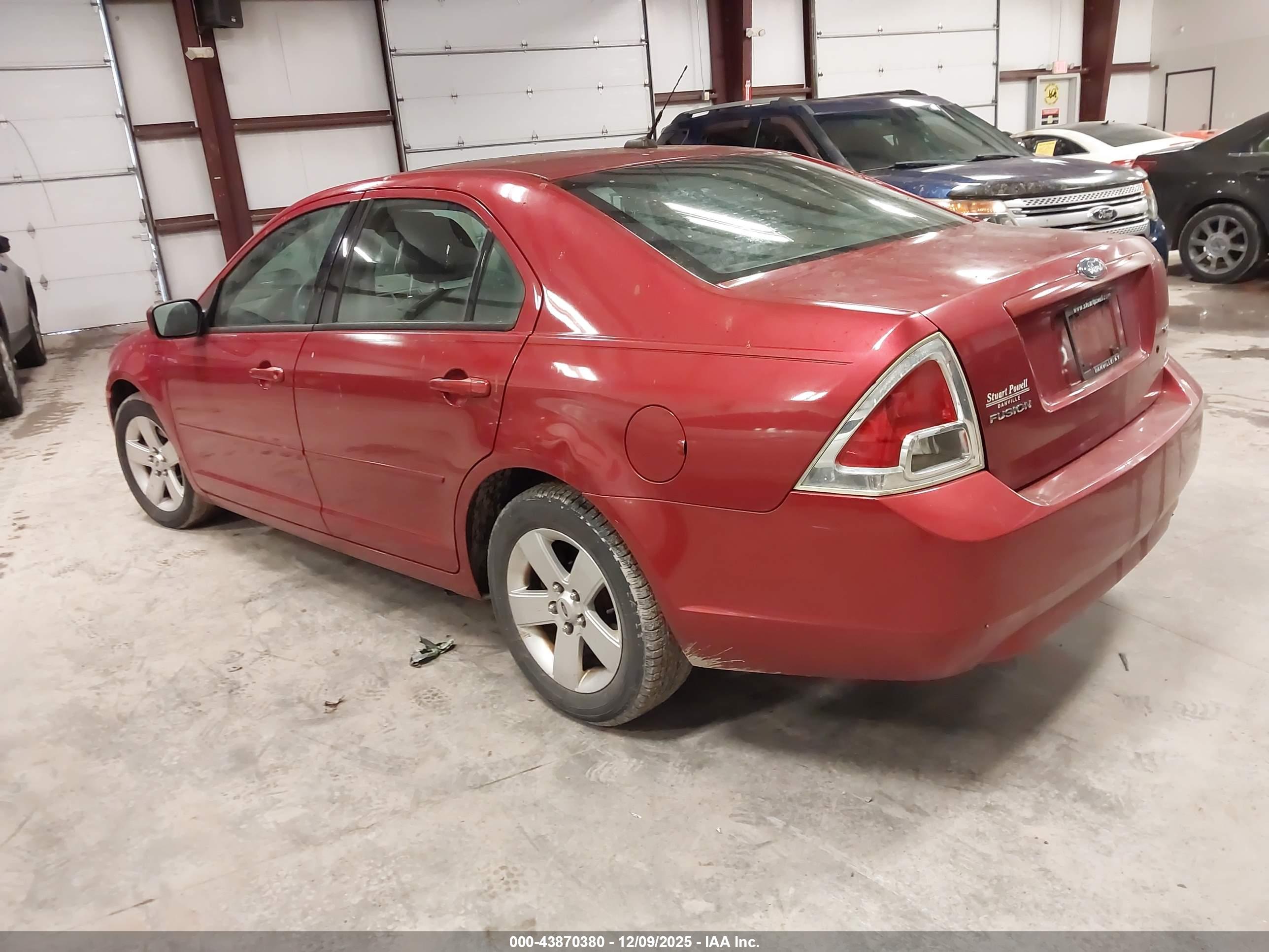 FORD FUSION image 3