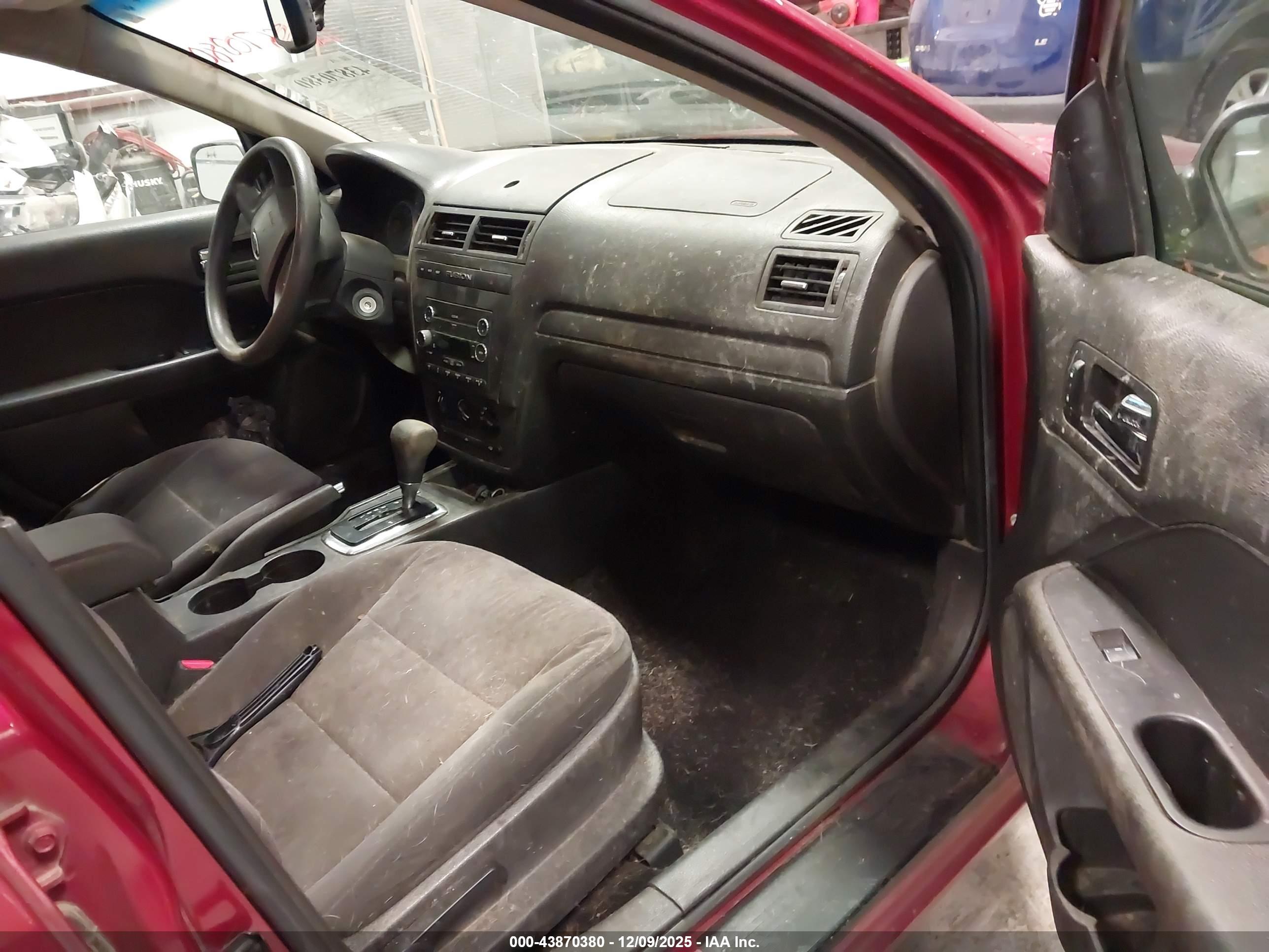 FORD FUSION image 5