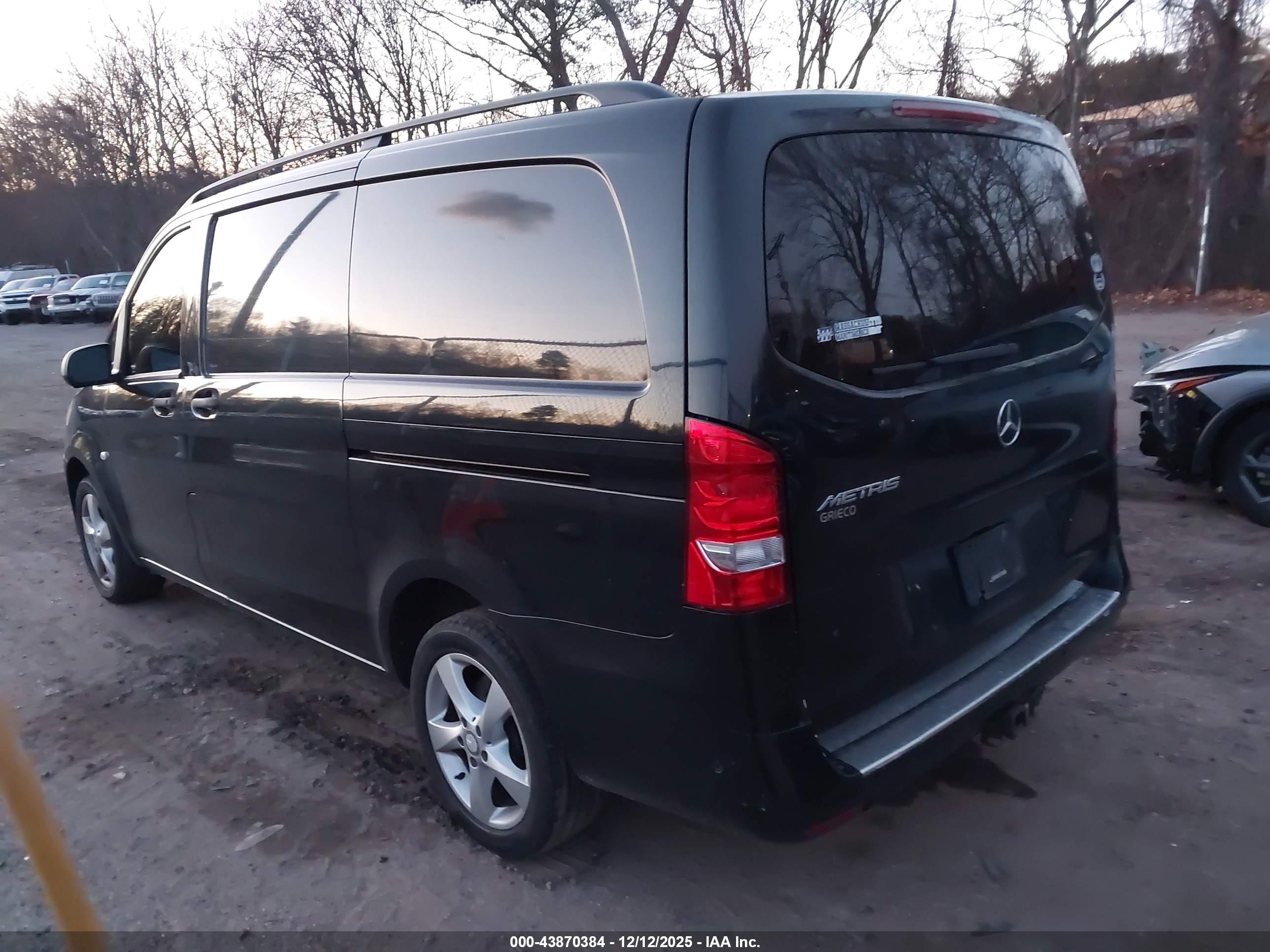 MERCEDES-BENZ METRIS image 3