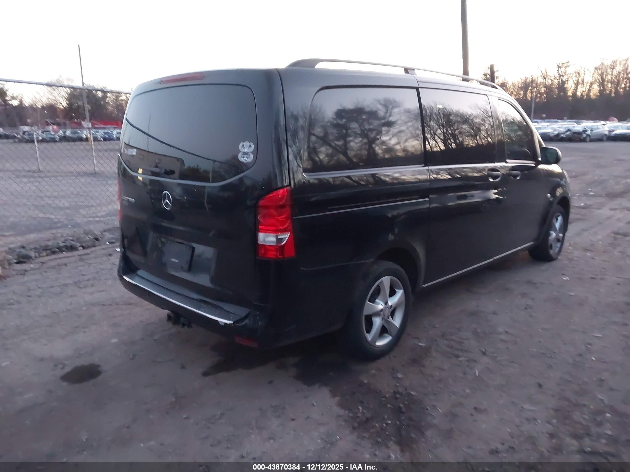 MERCEDES-BENZ METRIS image 4