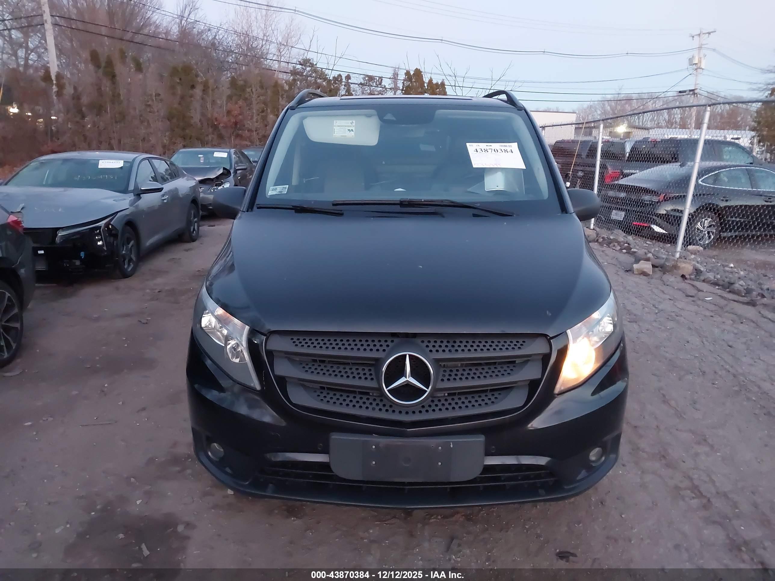 MERCEDES-BENZ METRIS image 6