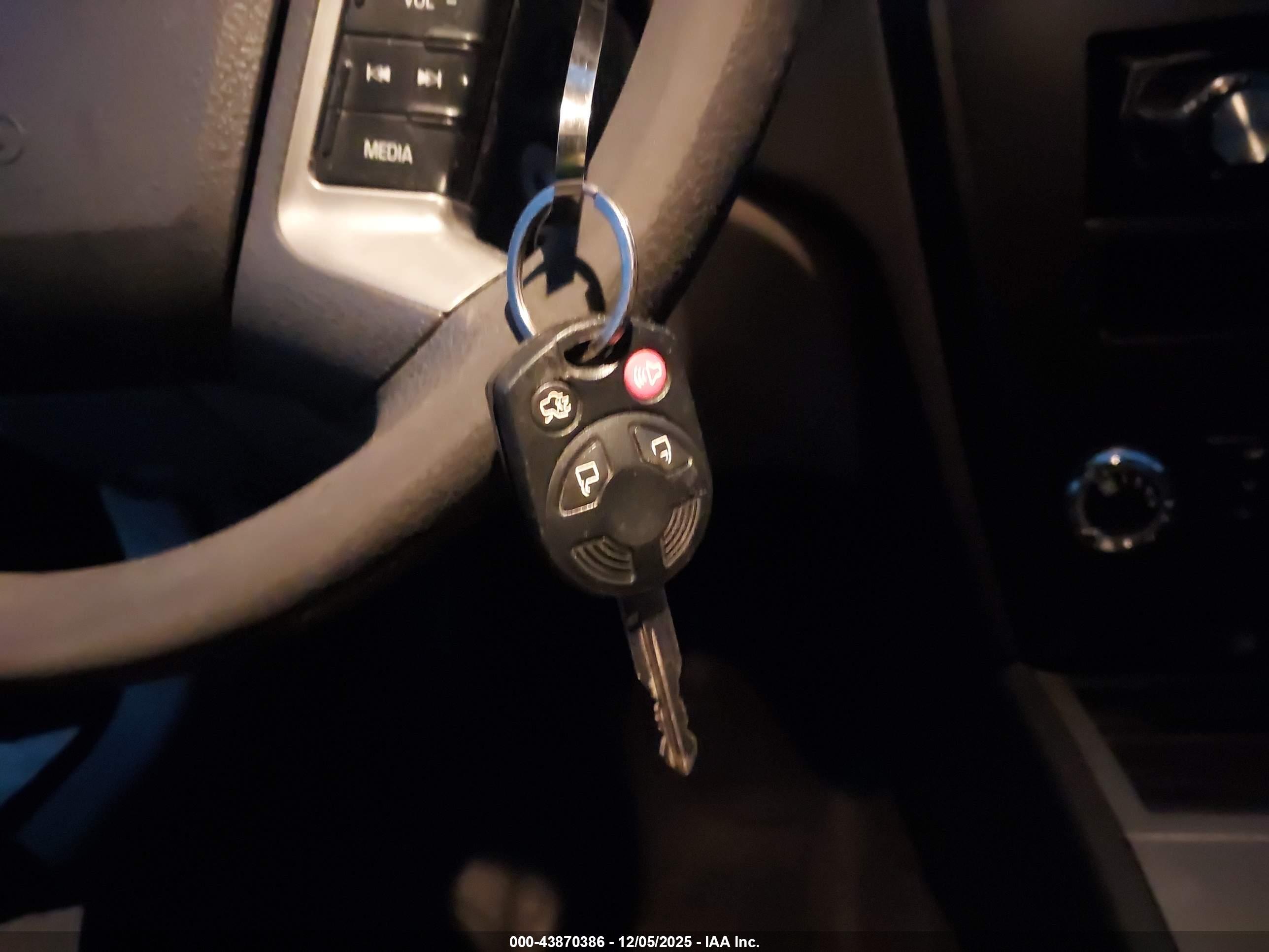 FORD FUSION image 11