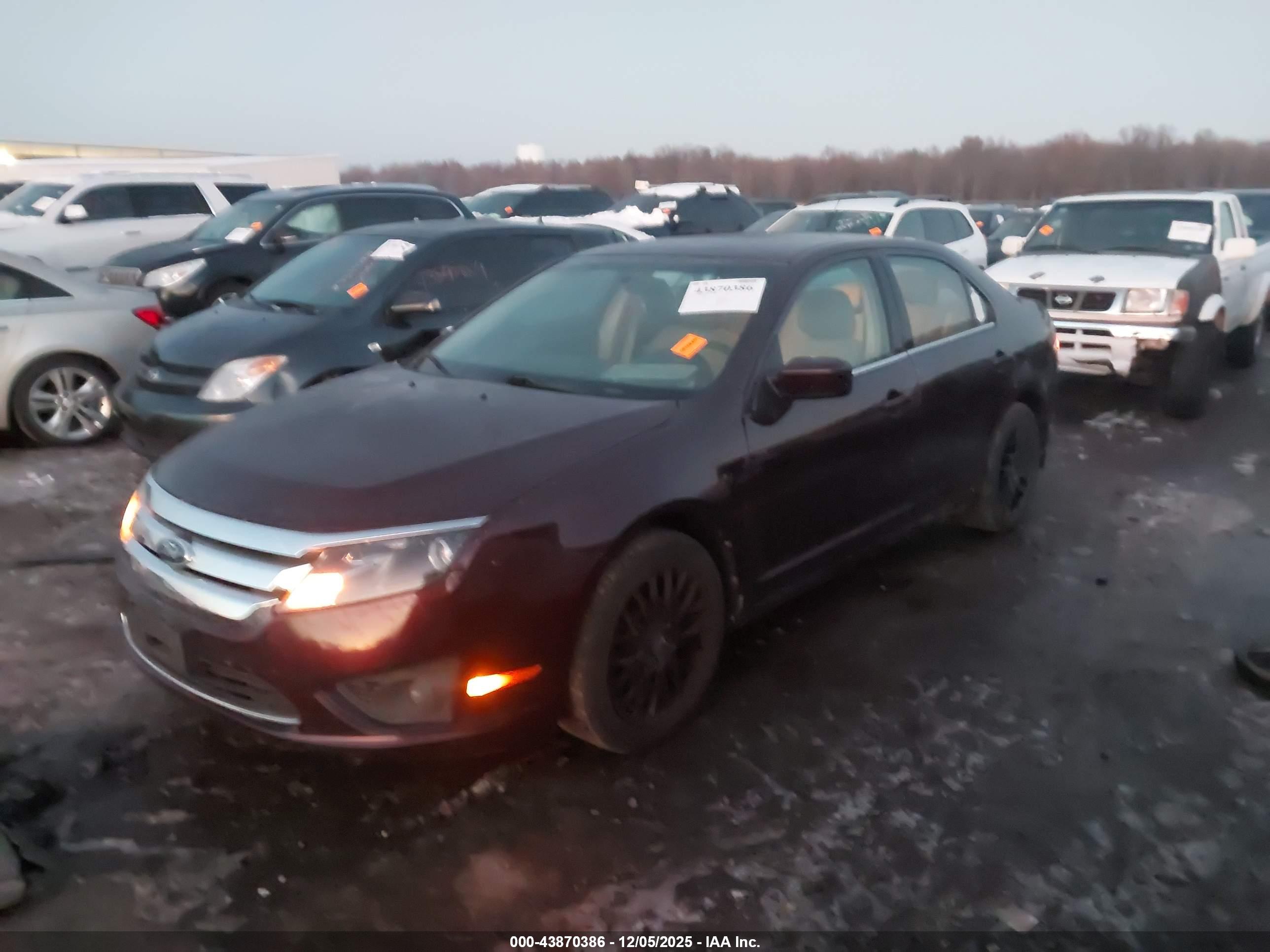 FORD FUSION image 2