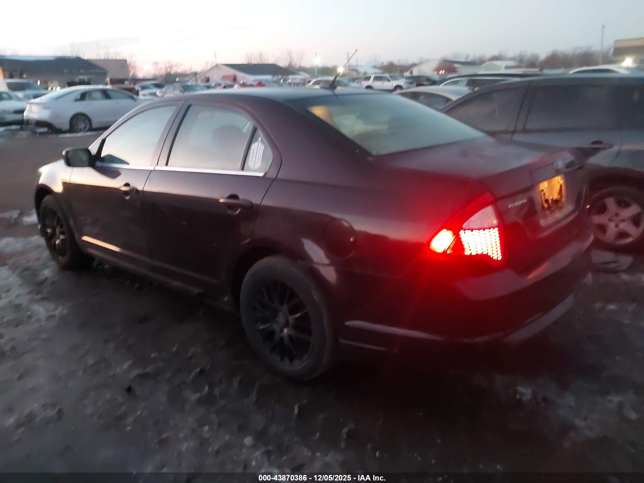 FORD FUSION image 3