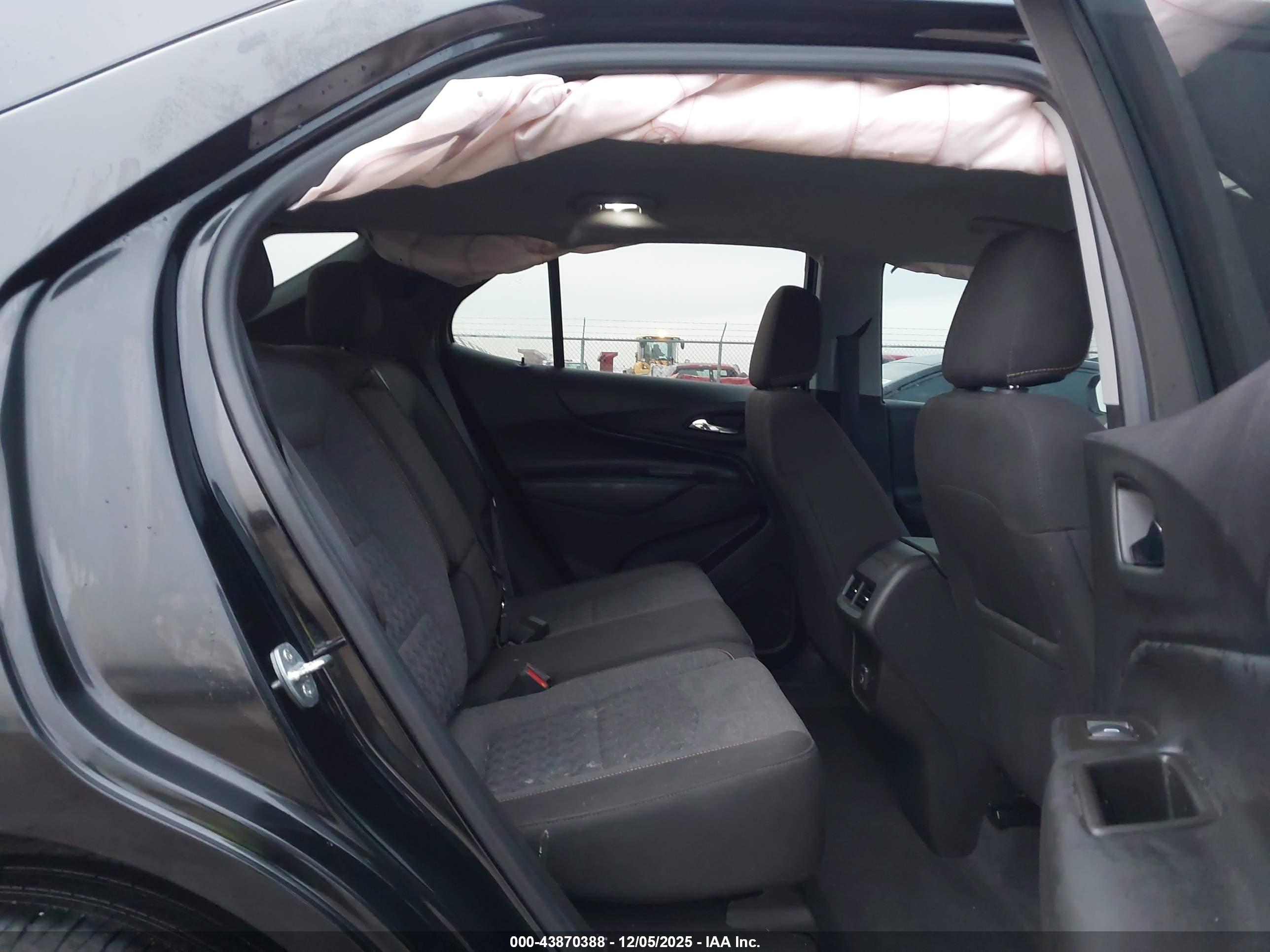 CHEVROLET EQUINOX image 8