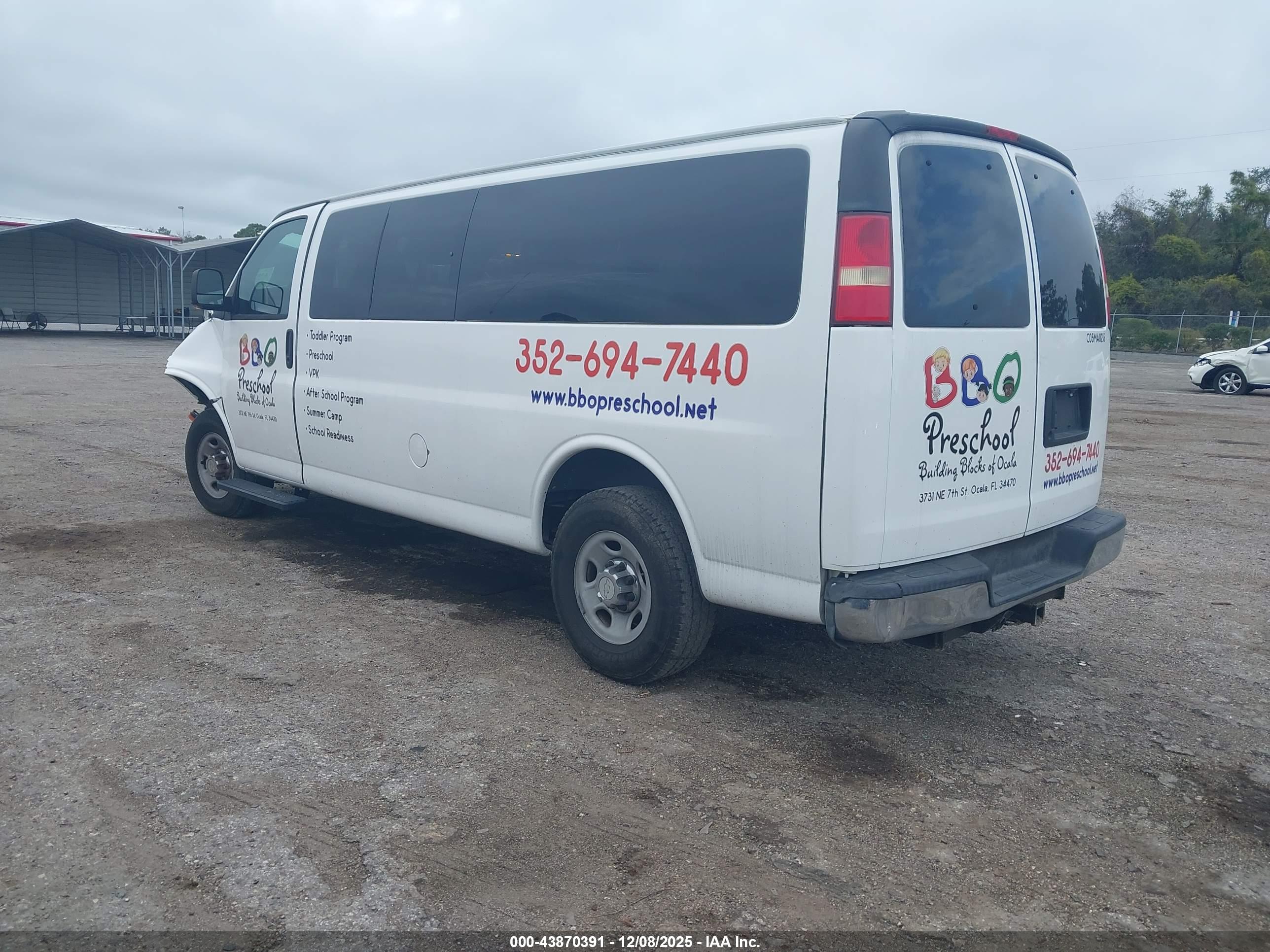 CHEVROLET EXPRESS image 3