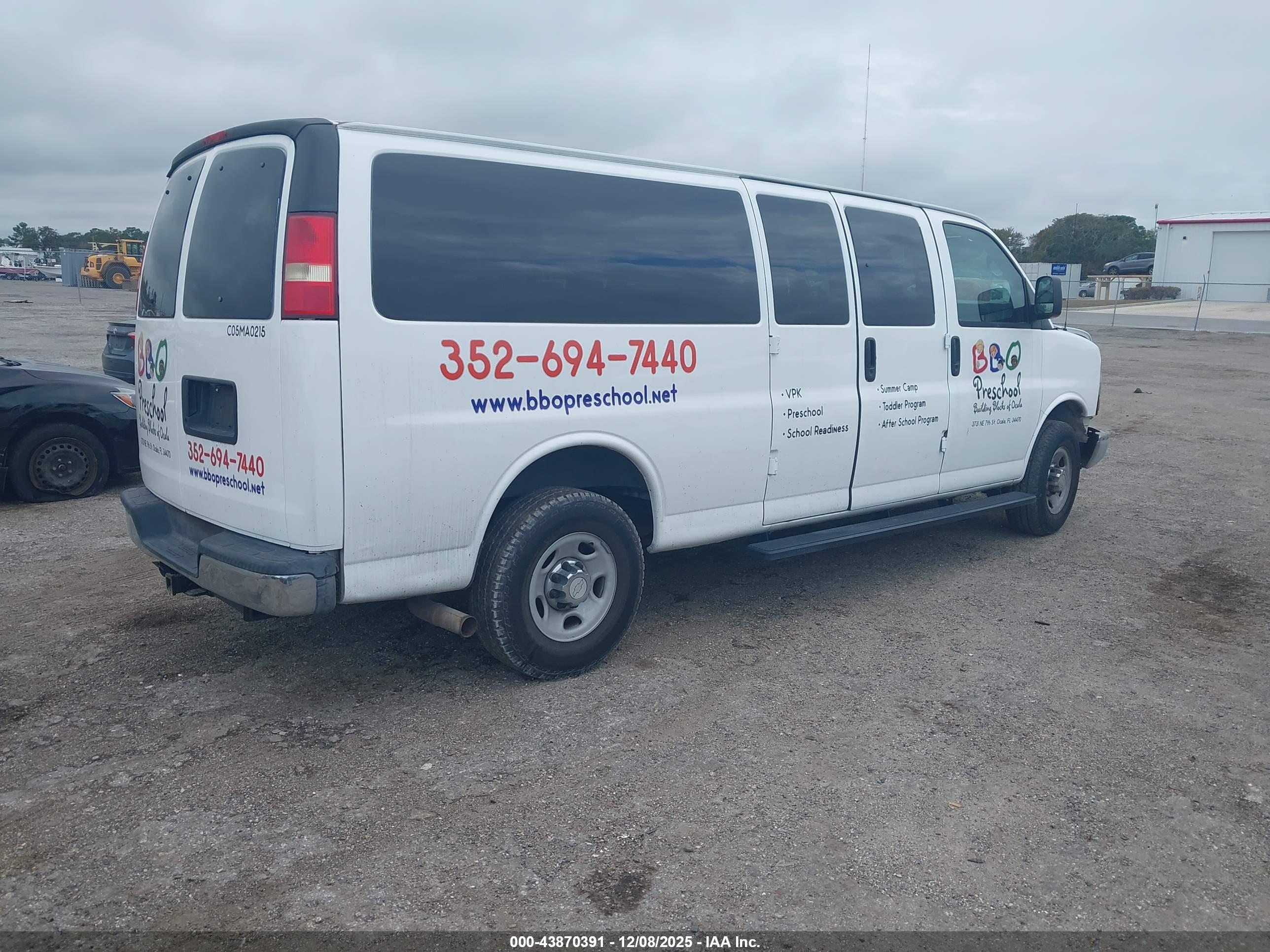 CHEVROLET EXPRESS image 4