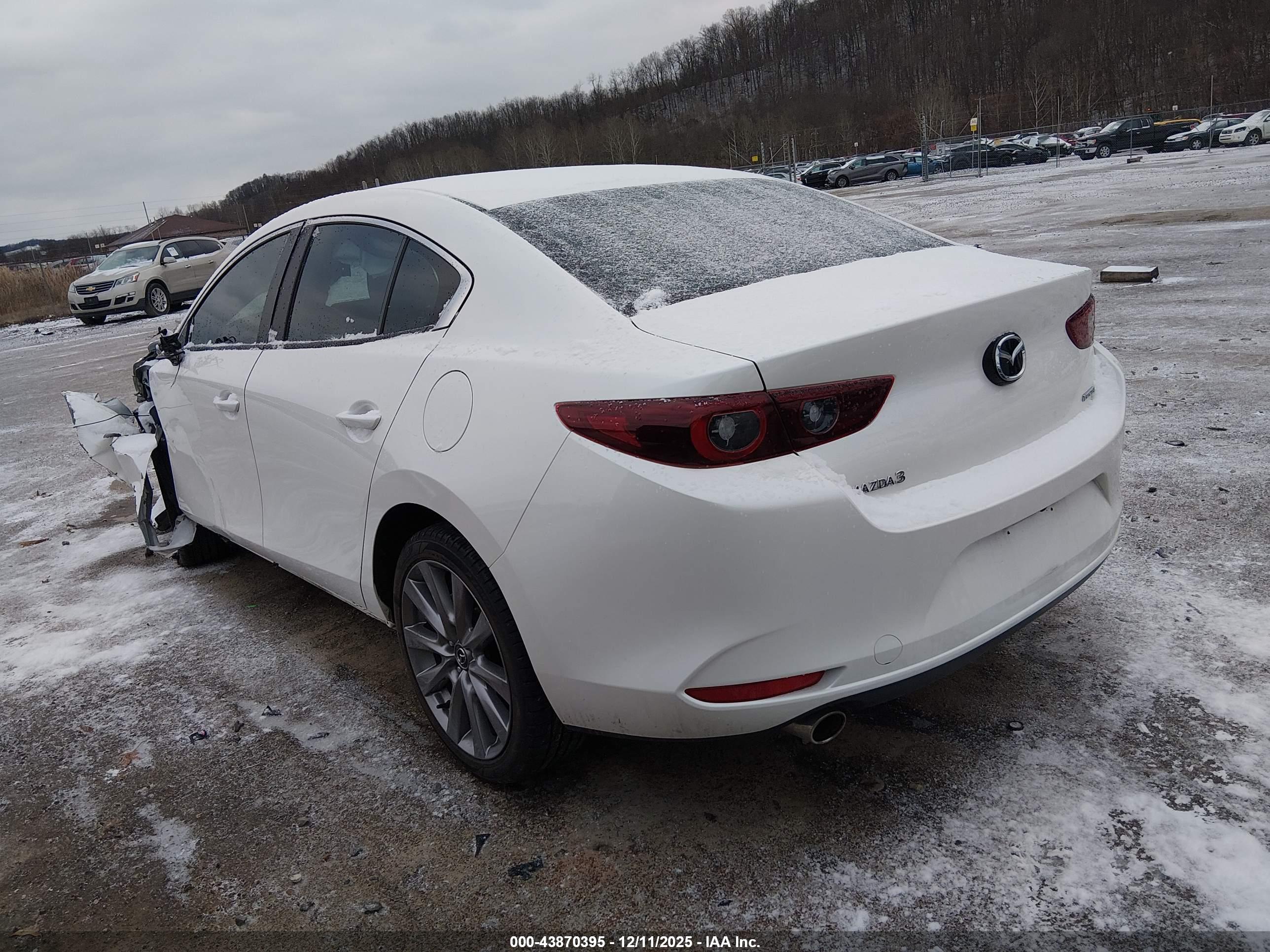 MAZDA MAZDA3 image 3