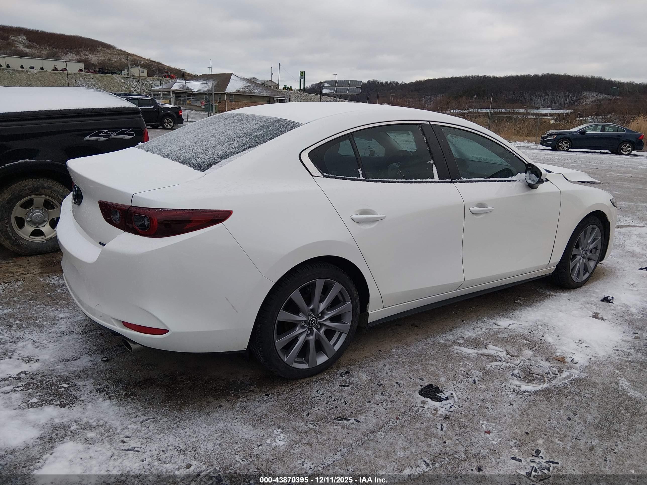 MAZDA MAZDA3 image 4