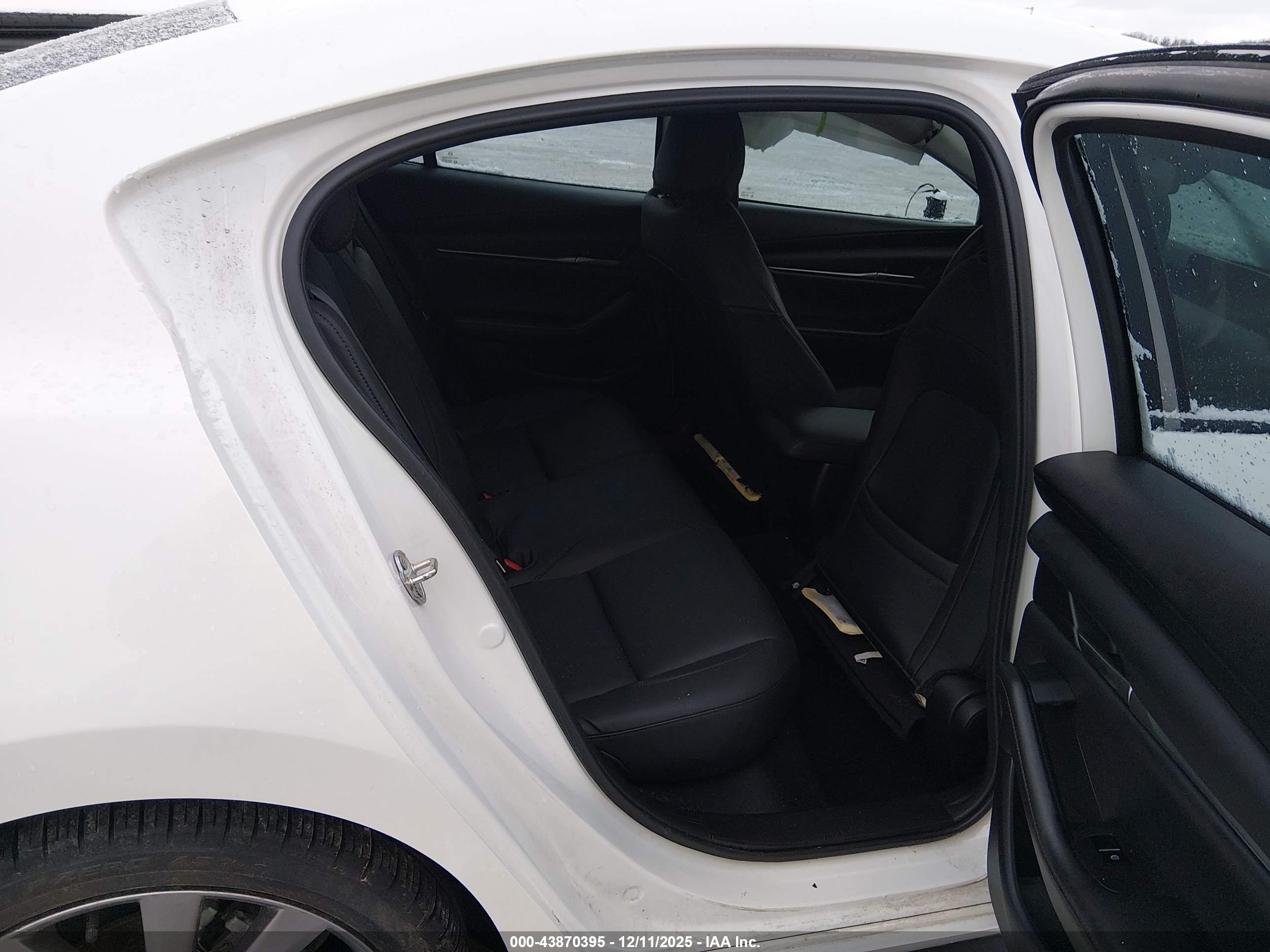 MAZDA MAZDA3 image 8
