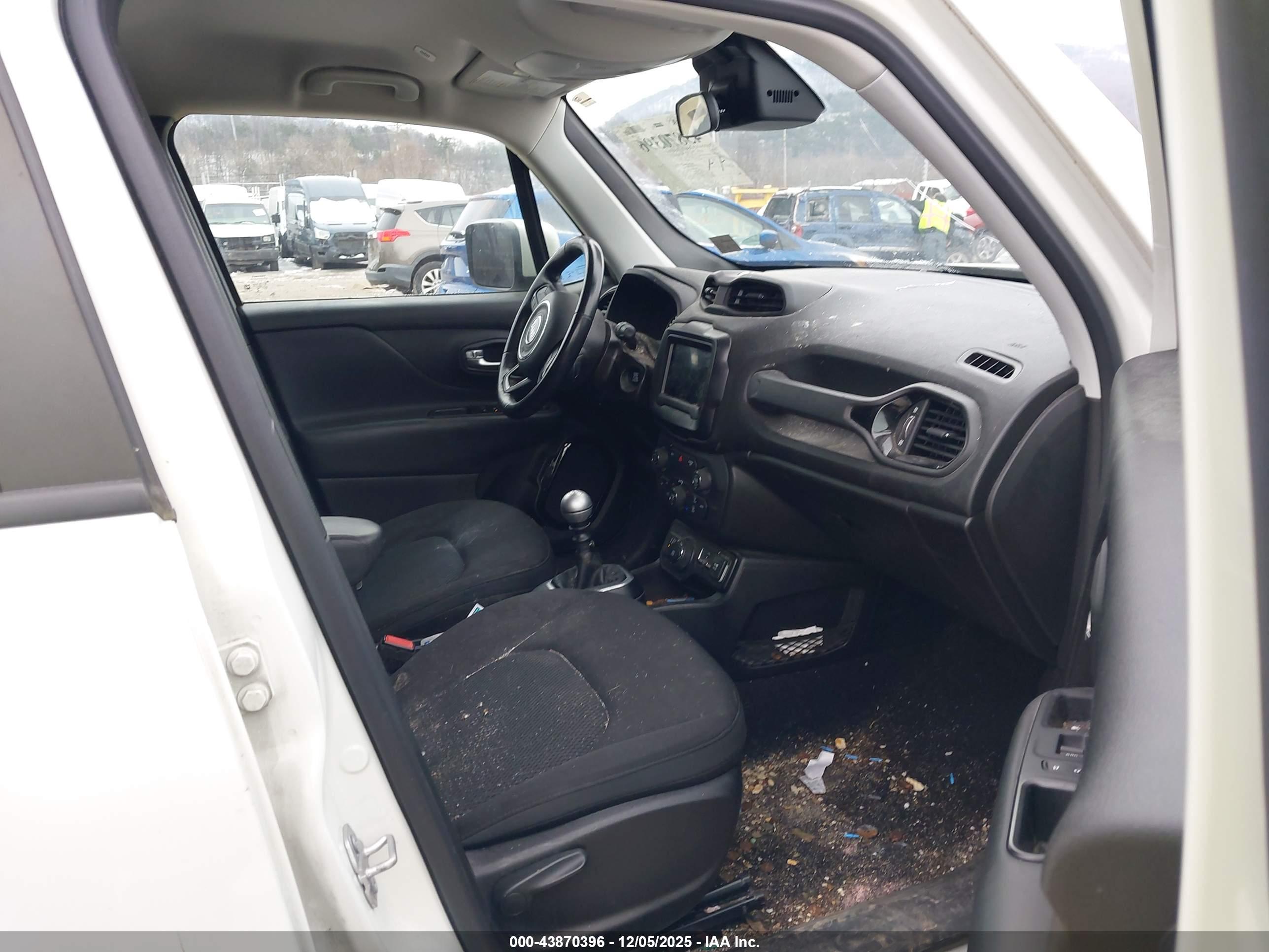 JEEP RENEGADE image 5