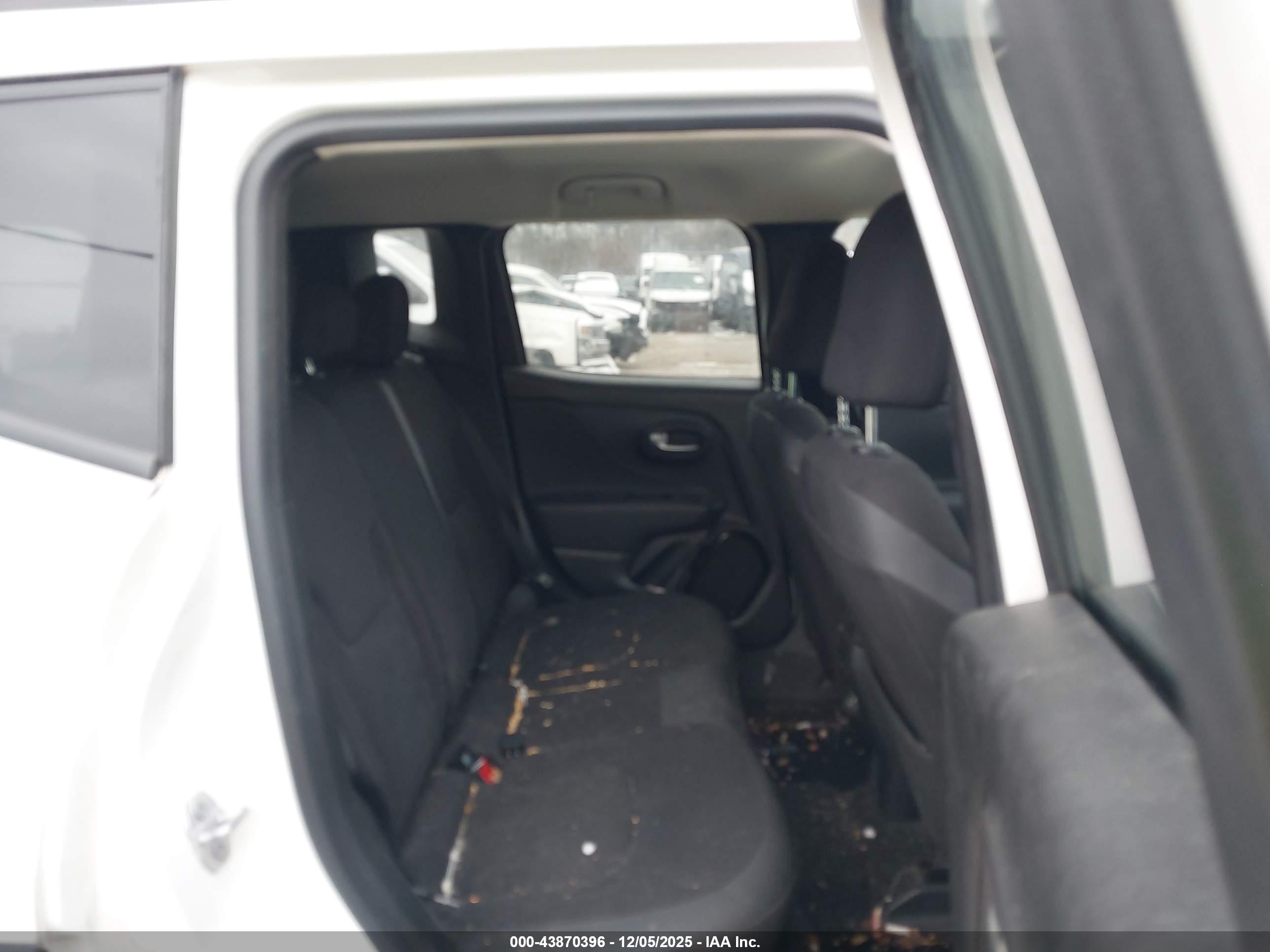 JEEP RENEGADE image 8