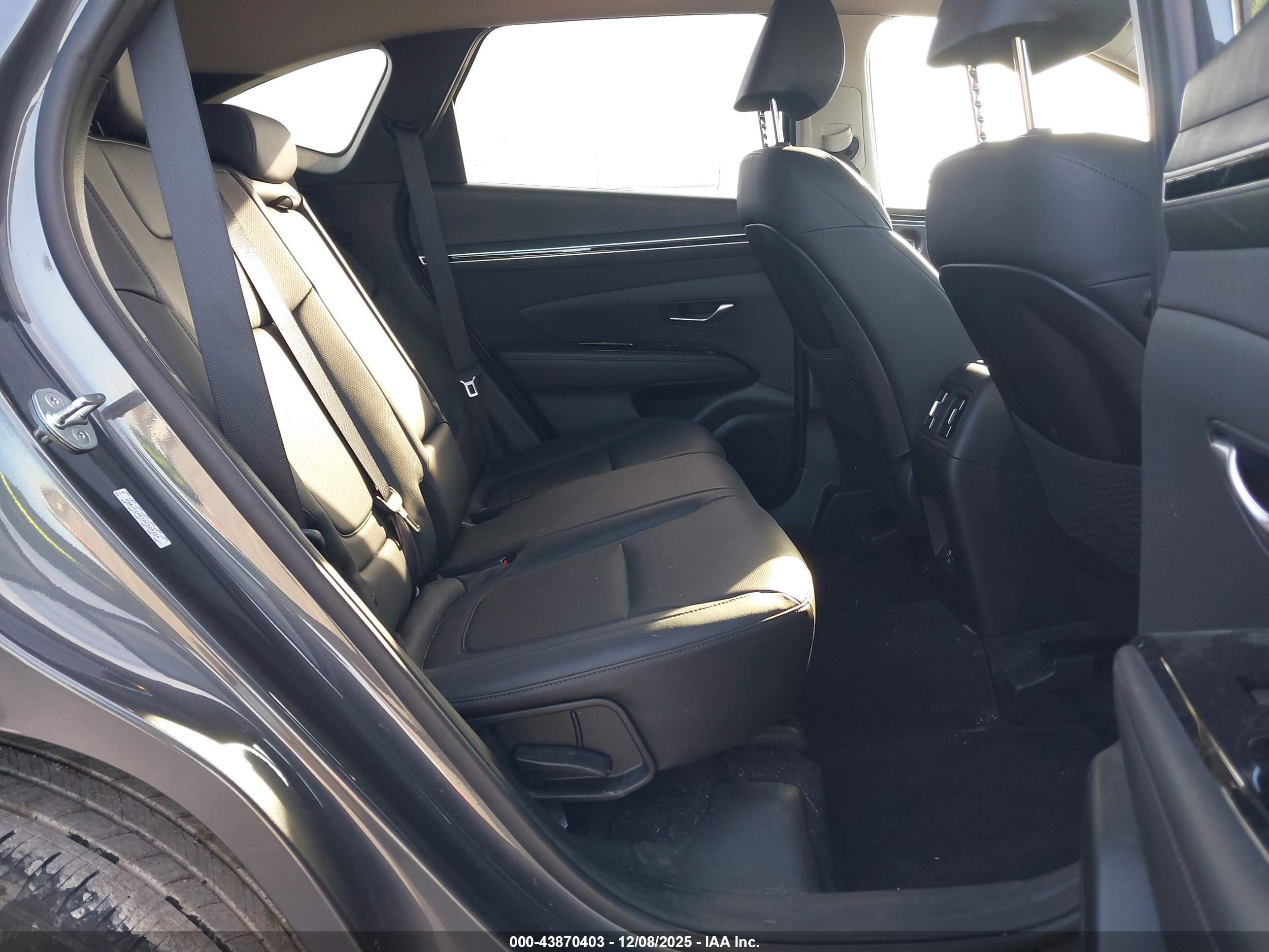 HYUNDAI TUCSON image 8